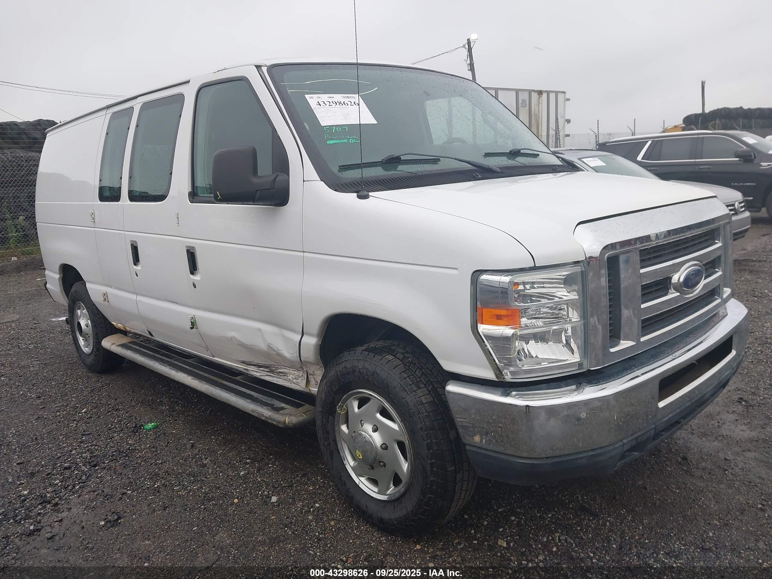 2013 Ford Econoline Cargo Commercial, VIN 1FTNE2EW6DDB21128 — Side