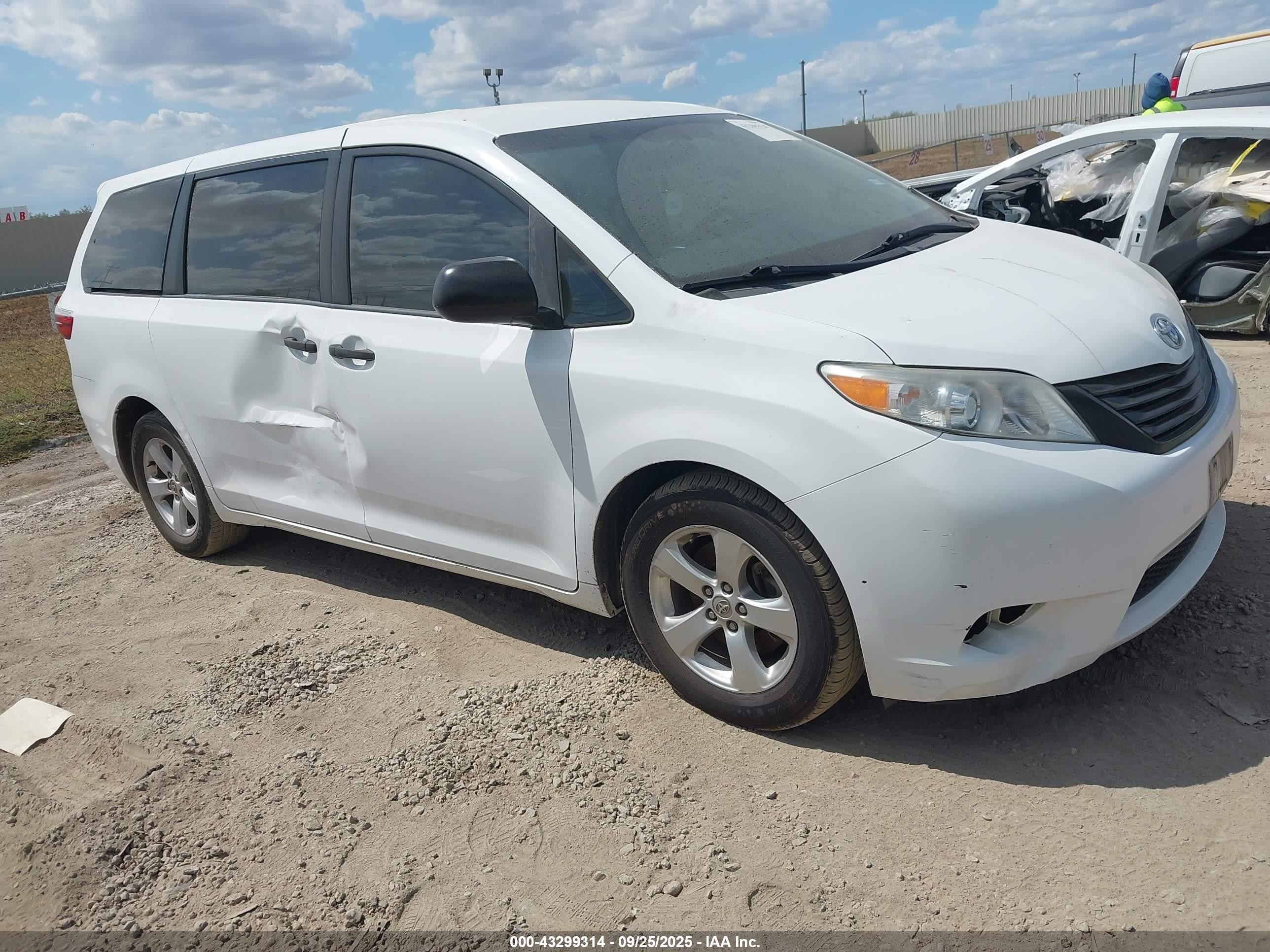 2017 Toyota Sienna L, VIN 5TDZZ3DC2HS858453 — Механическое