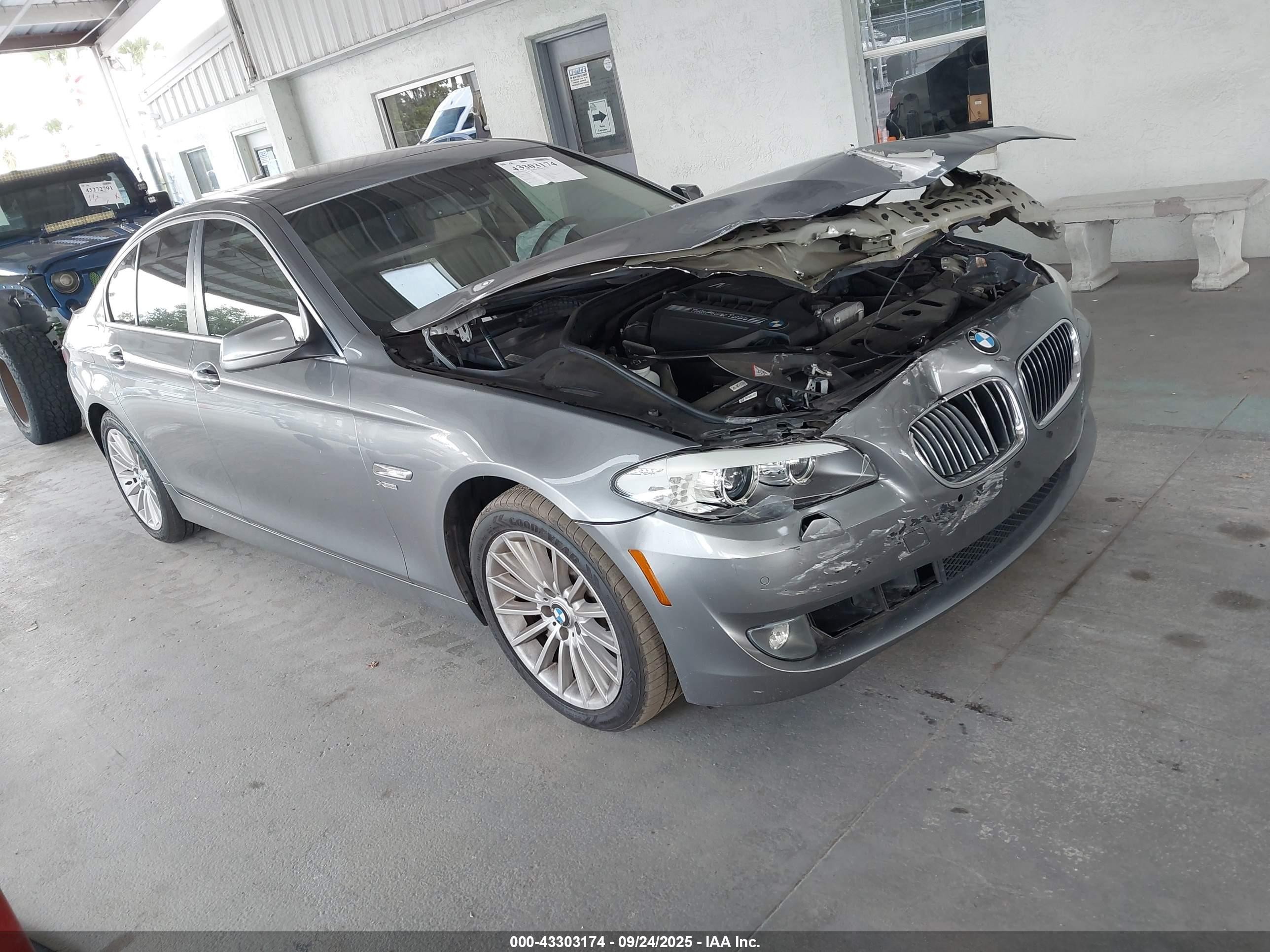 2011 BMW 5 Series 535i xDrive, VIN WBAFU7C56BC878075 — Front end