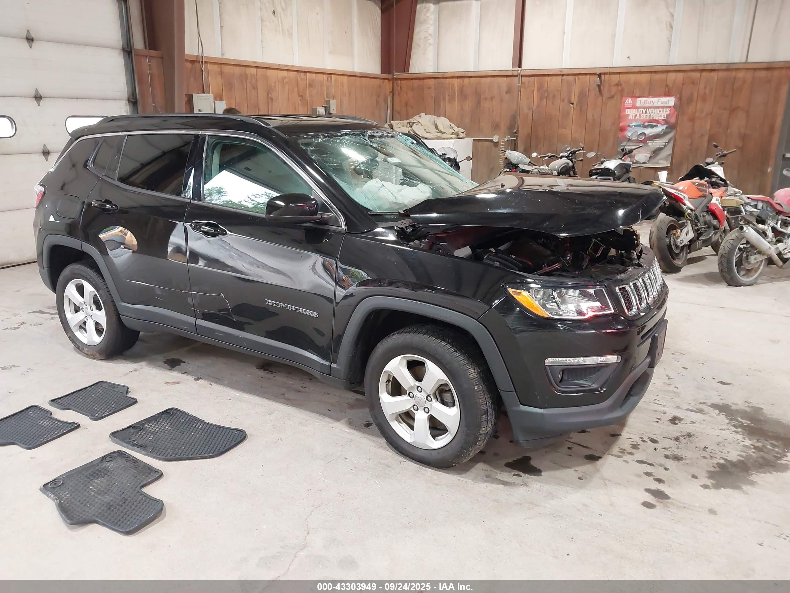 2019 Jeep Compass Latitude, VIN 3C4NJDBB9KT690507 — Перед