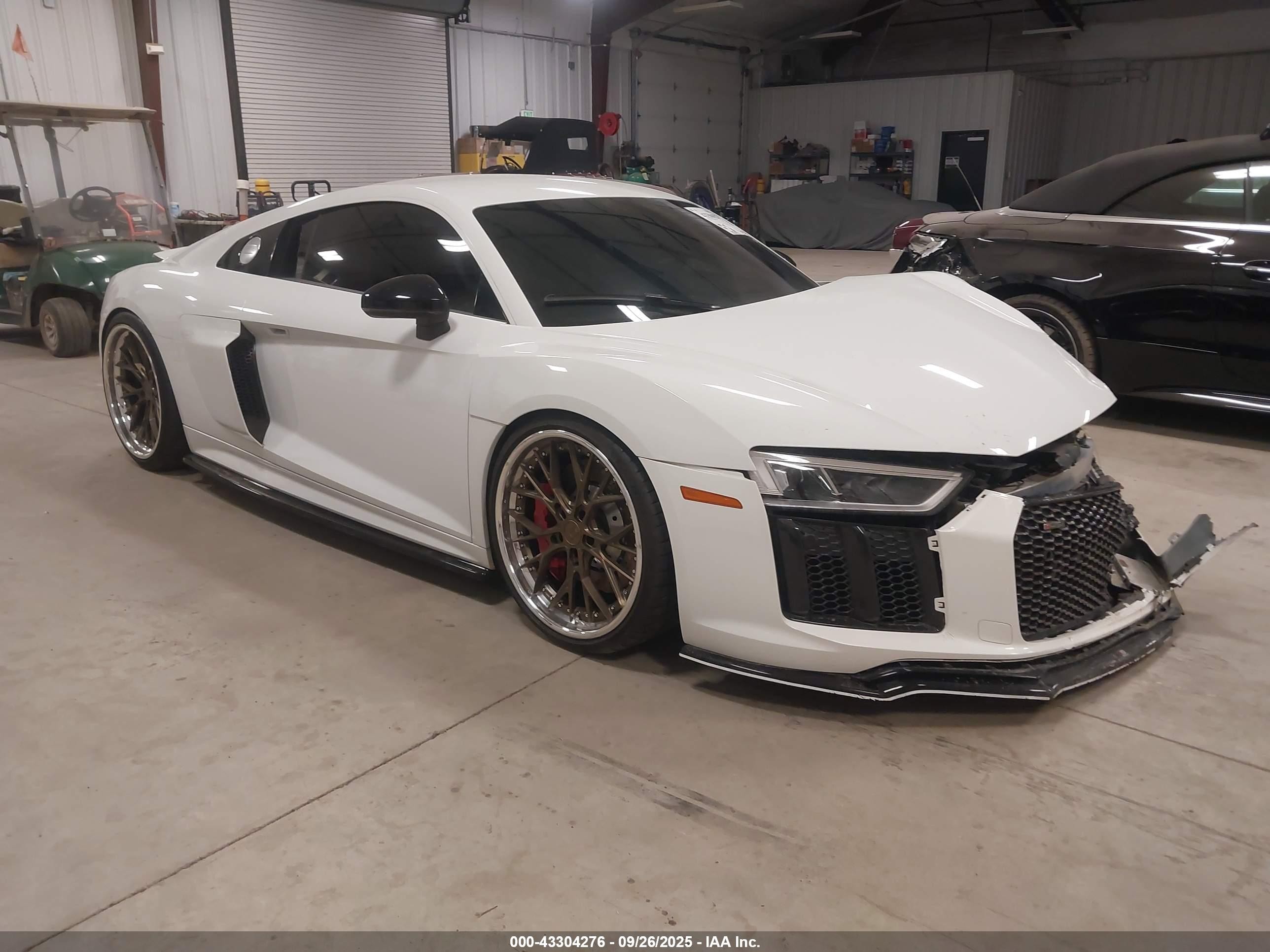 2018 Audi R8 V10, VIN WUABAAFX1J7901910 — Front end