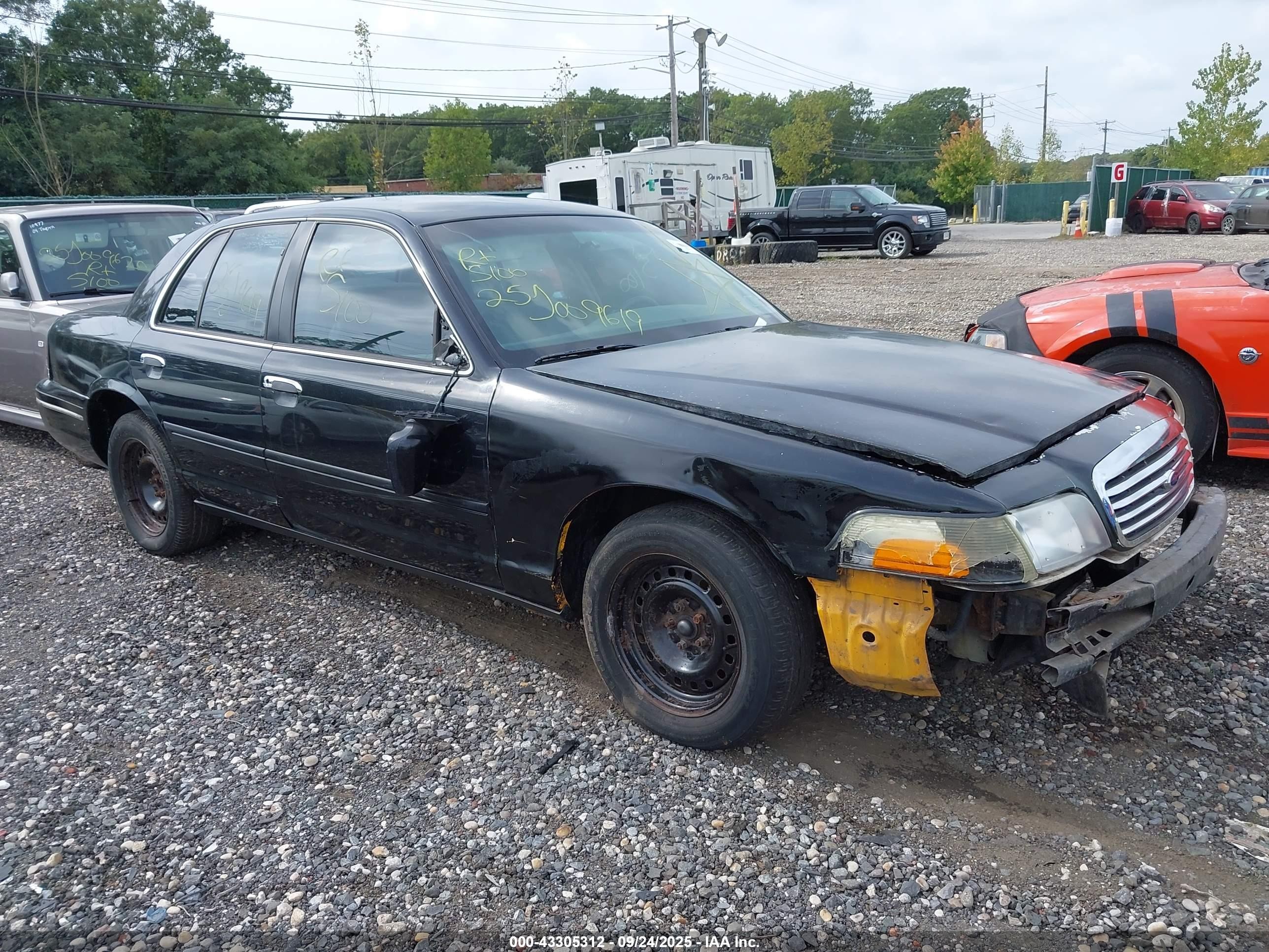 1998 Ford Crown Victoria LX, VIN 2FAFP74W8WX153139 — Not stated