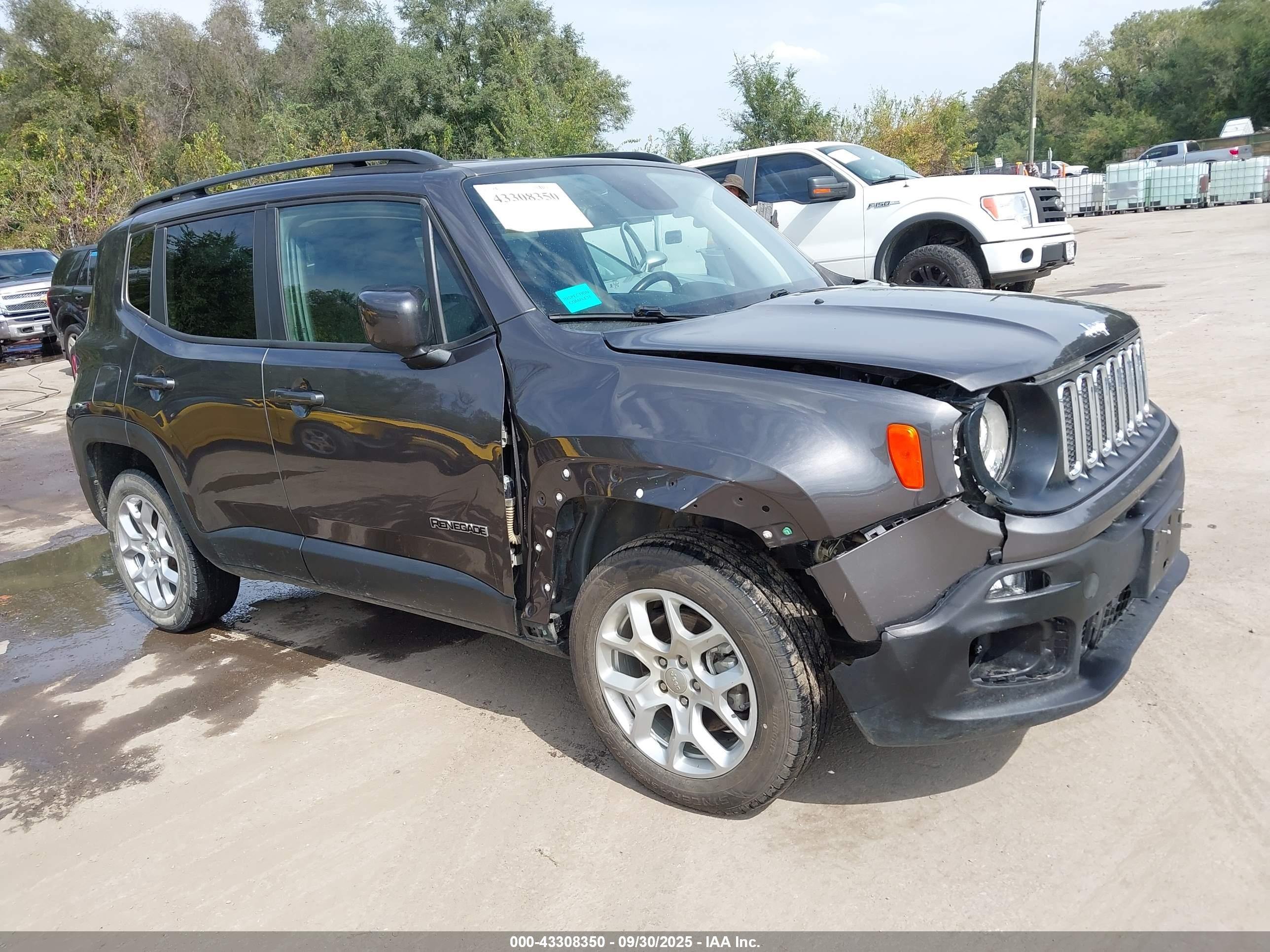 2018 Jeep Renegade Latitude, VIN ZACCJBBB4JPH56415 — Перед