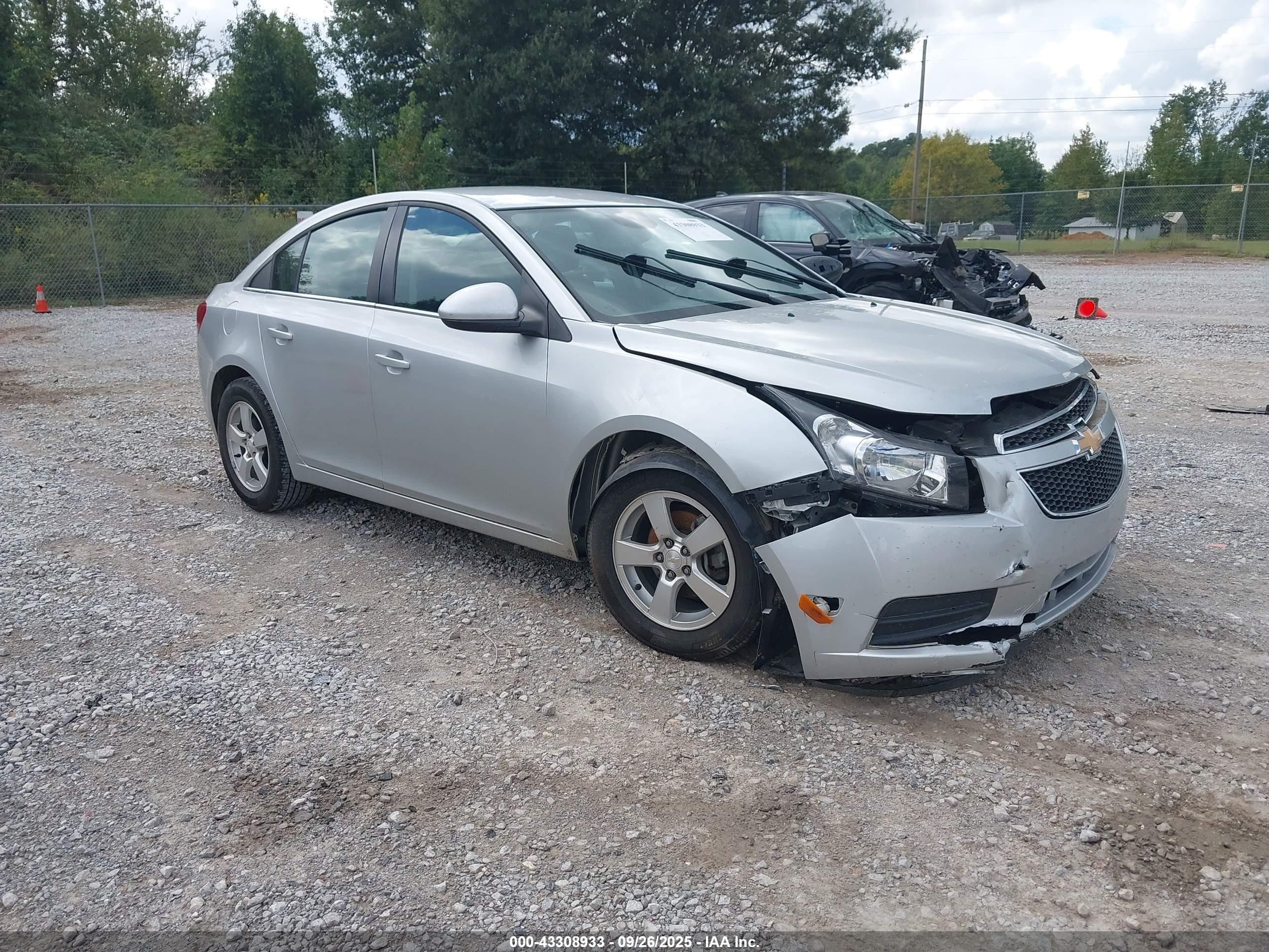2014 Chevrolet Cruze 1LT, VIN 1G1PC5SB6E7118241 — Front end