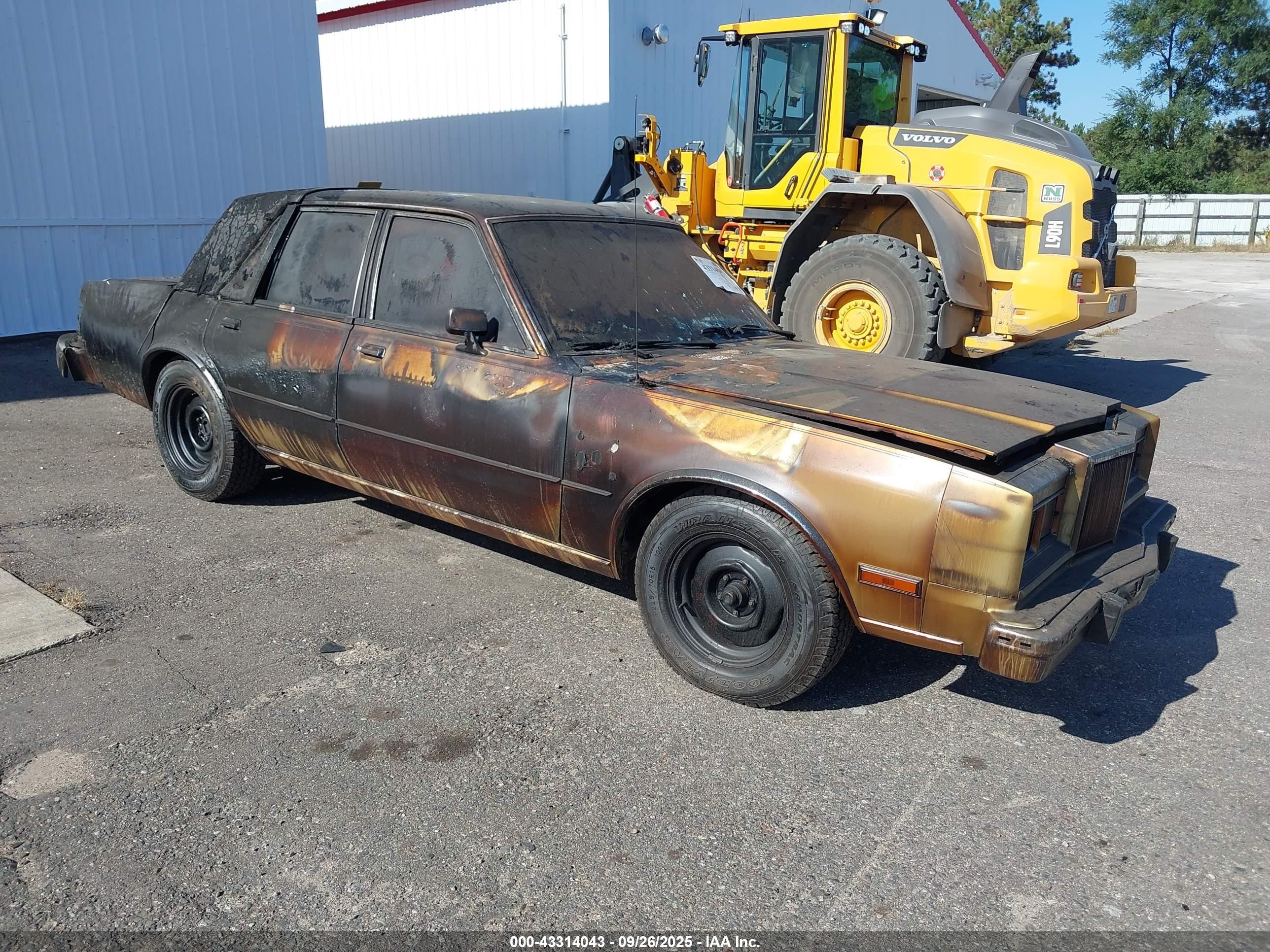 1987 Chrysler New Yorker, VIN 1C3BF66P1HX727136 — Пожар