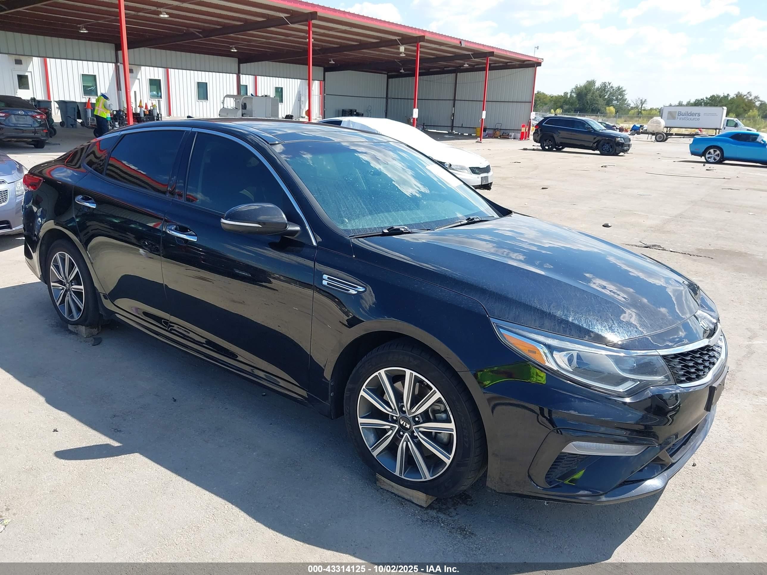 2019 Kia Optima EX, VIN 5XXGU4L19KG345575 — Front end