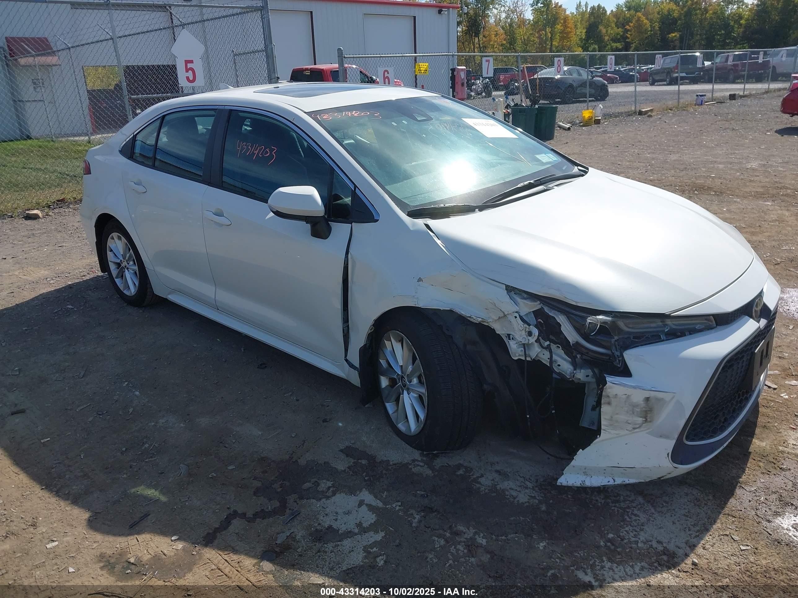 2021 Toyota Corolla XLE, VIN 5YFFPMAE3MP165835 — Front end