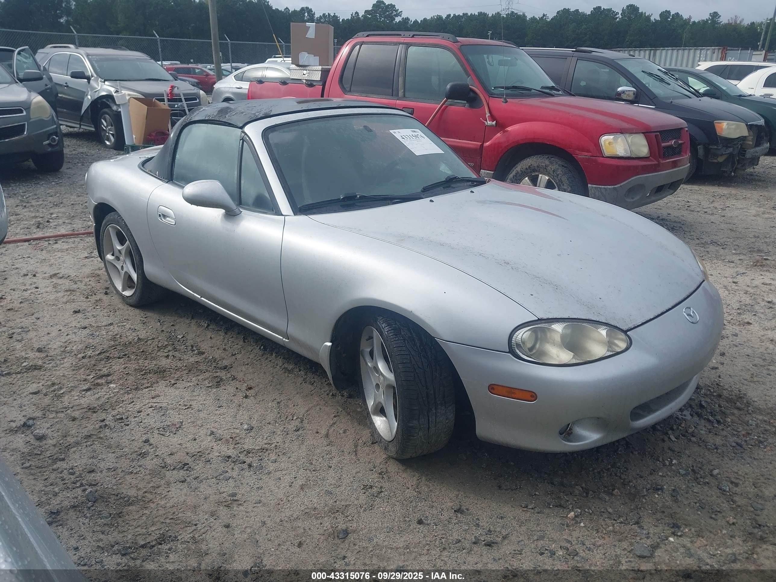2005 Mazda MX-5 Miata LS, VIN JM1NB353950412770 — Rear end