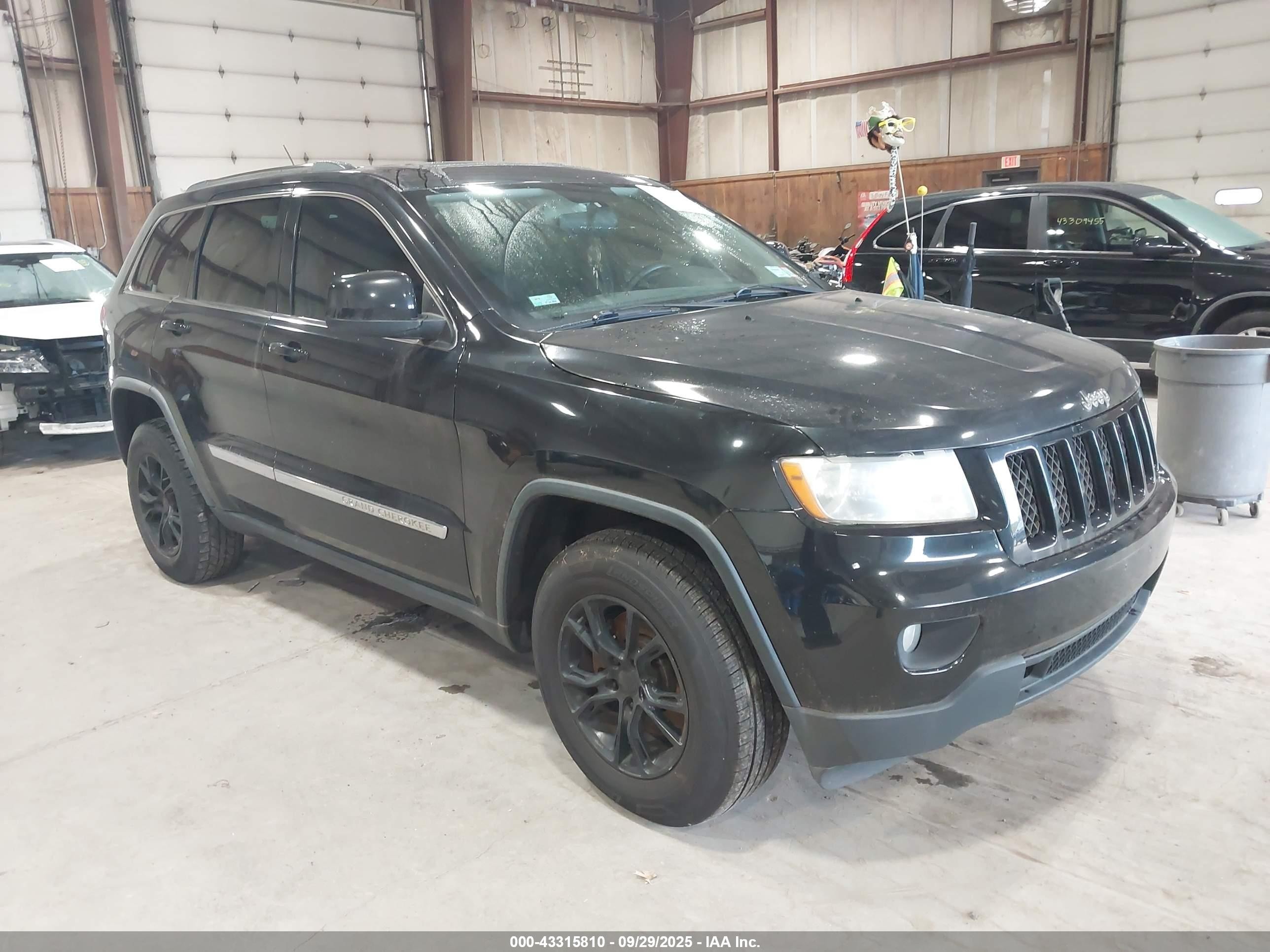 2011 Jeep Grand Cherokee Laredo, VIN 1J4RR4GG3BC515383 — All over