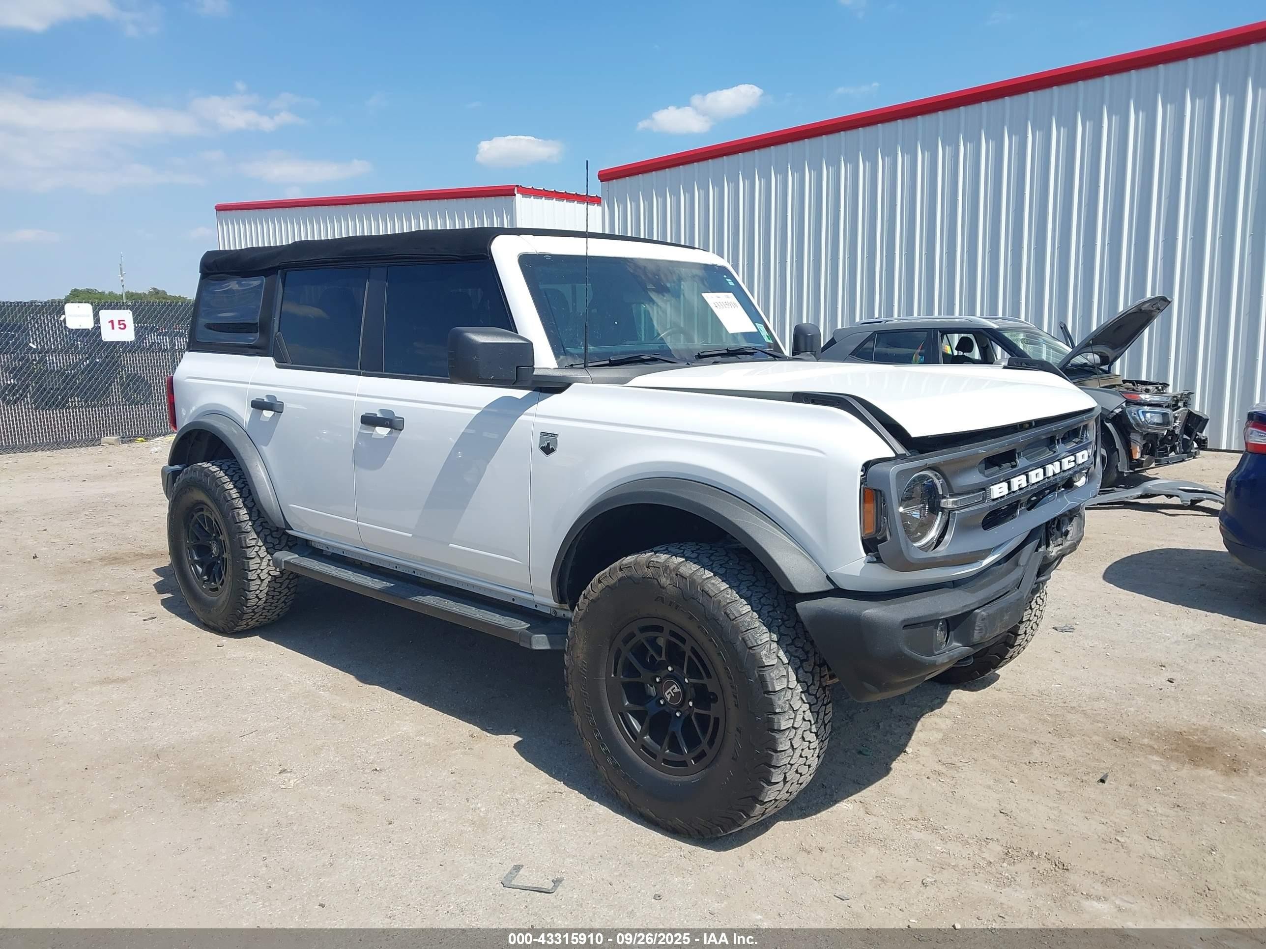 2022 Ford Bronco Big Bend, VIN 1FMDE5BH1NLB12357 — Front end