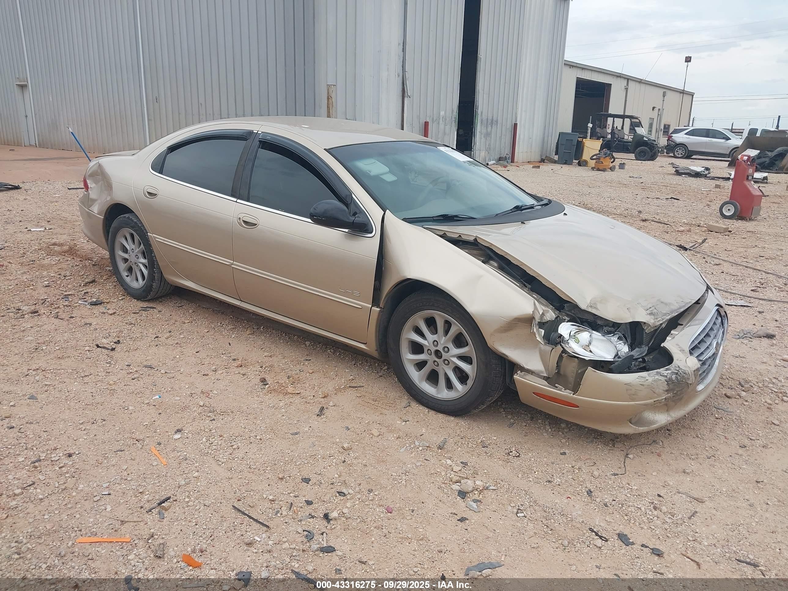 2001 Chrysler LHS, VIN 2C3AC56G51H701745 — Перед