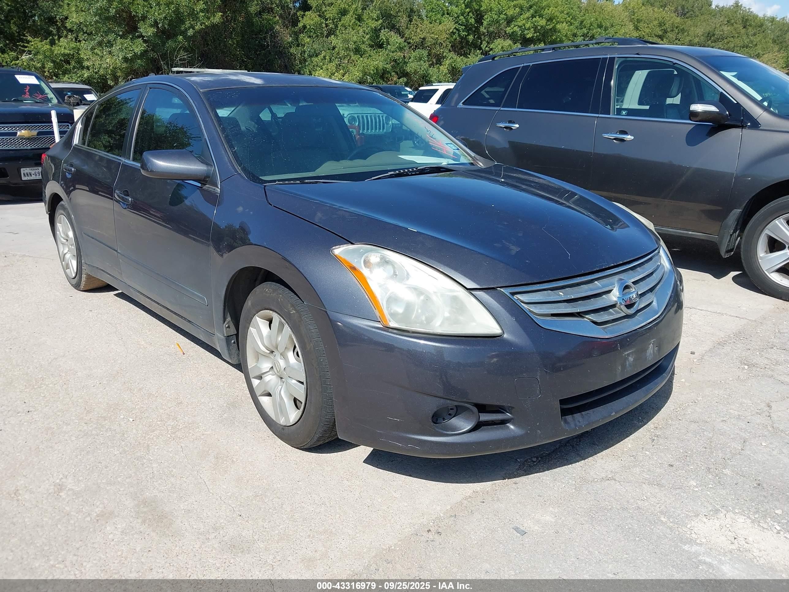 2011 Nissan Altima S, VIN 1N4AL2AP0BN479986 — Rear end