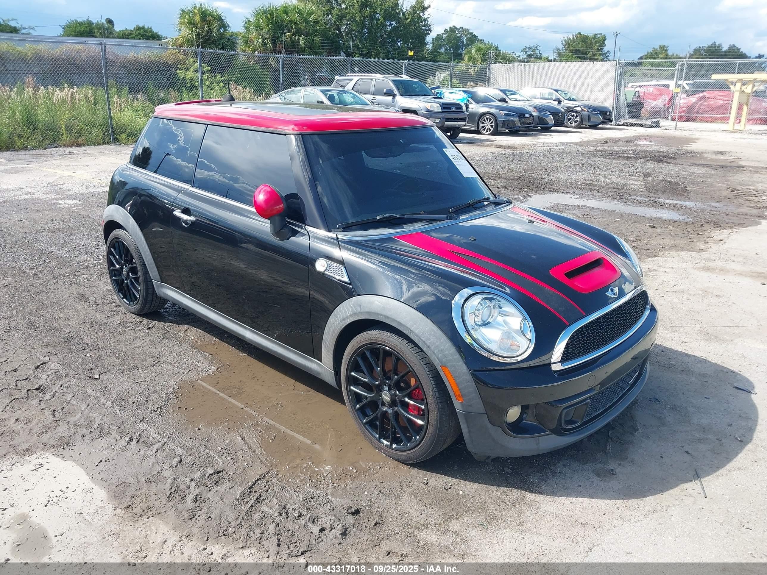 2011 MINI Hardtop, VIN WMWSV9C50BTZ96985 — Фото с аукциона 1 of 11