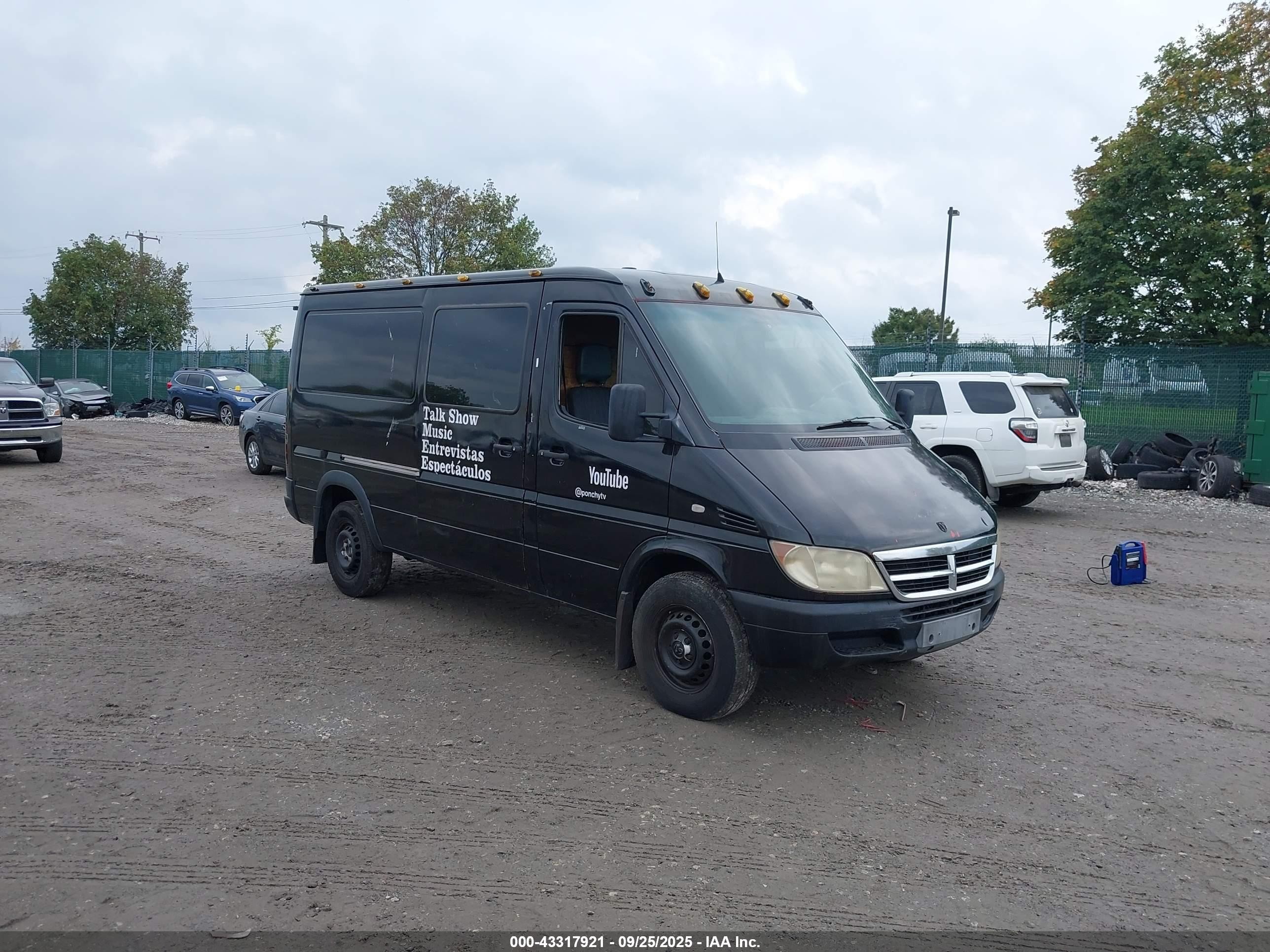 2003 Dodge Sprinter, VIN WD2YD642435506135 — Перед