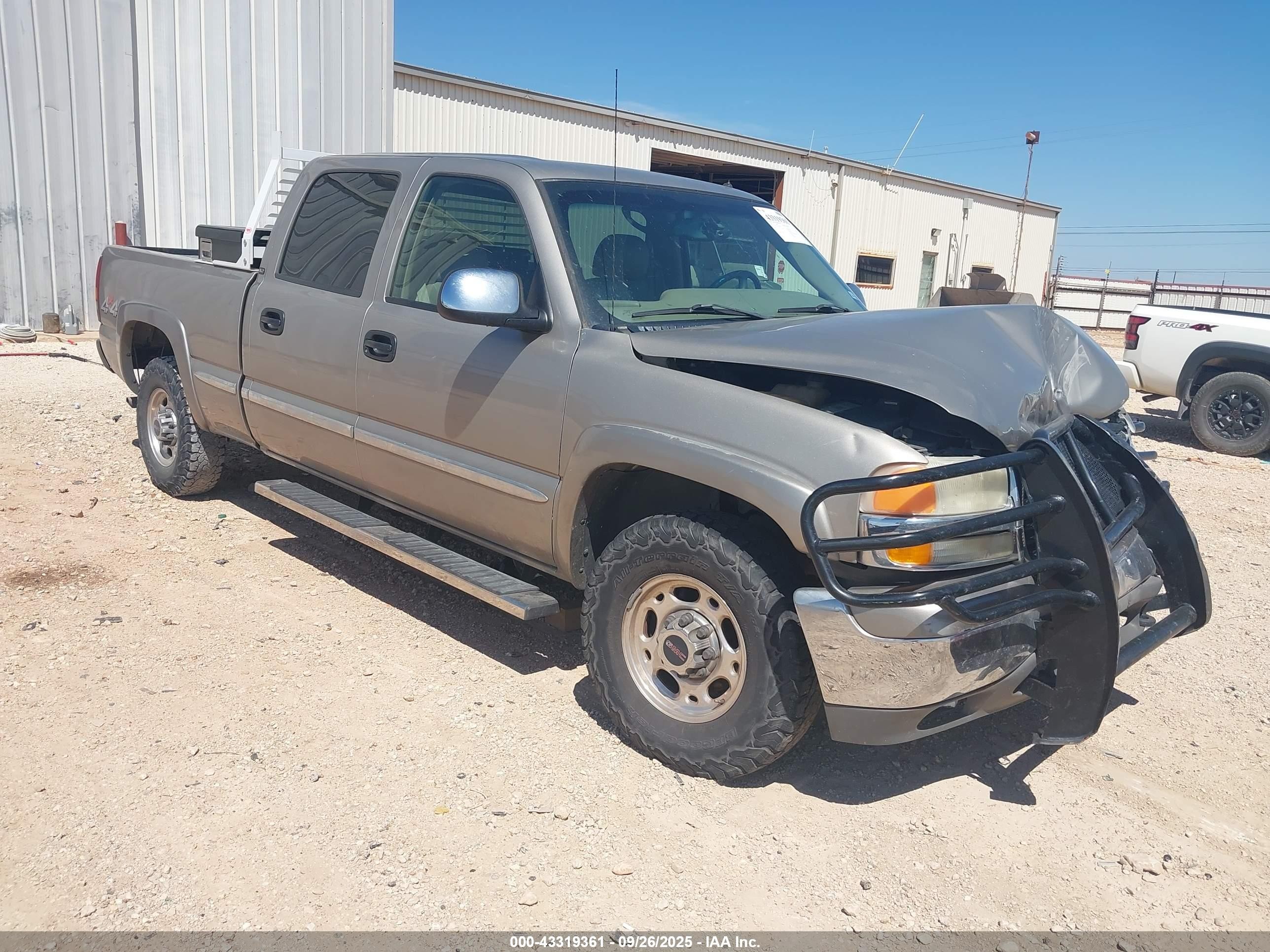 2001 GMC Sierra 1500HD SLE, VIN 1GTGK13UX1F207409 — Front end