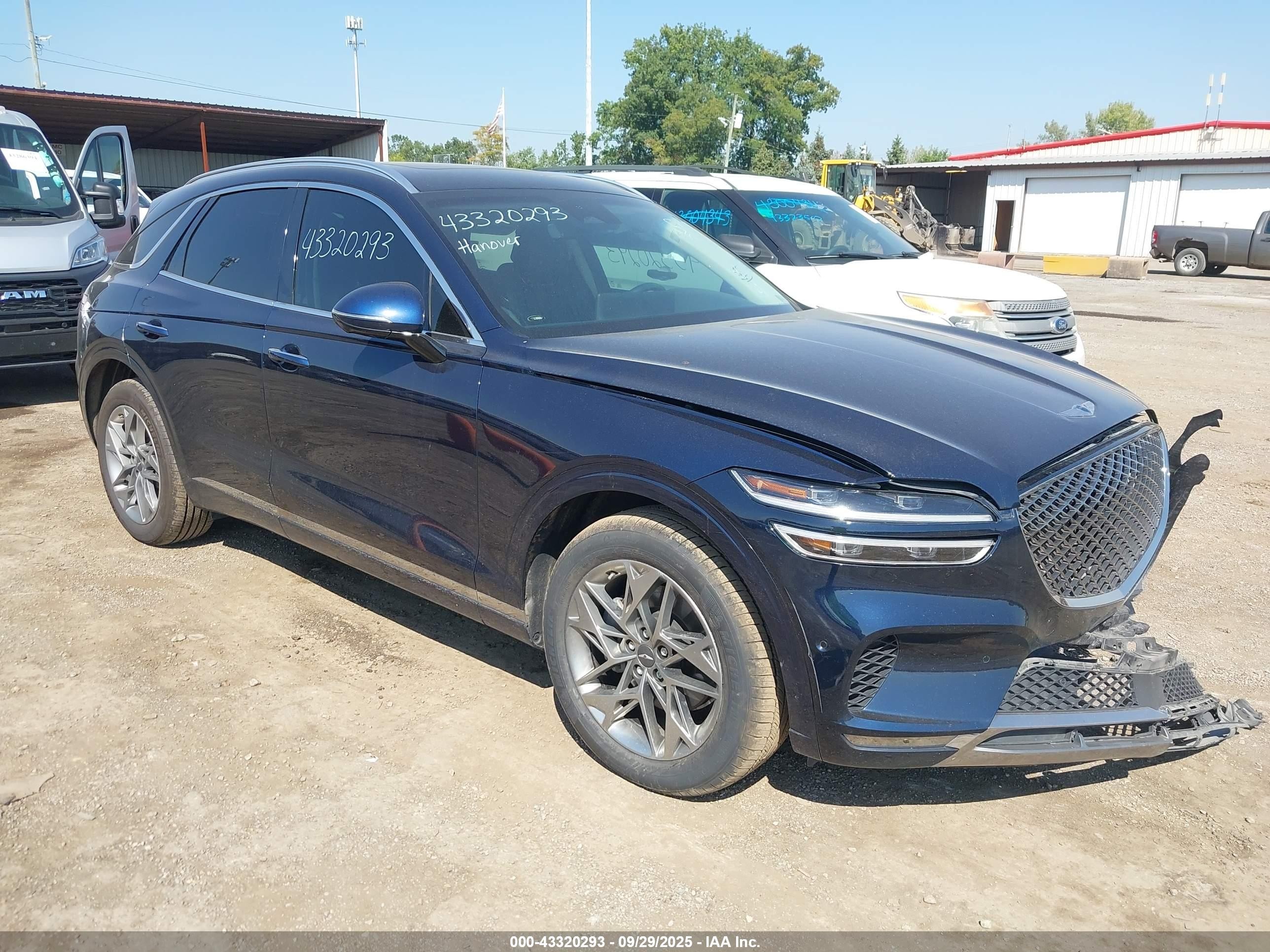 2022 Genesis GV70 2.5T, VIN KMUMADTBXNU059184 — Front end