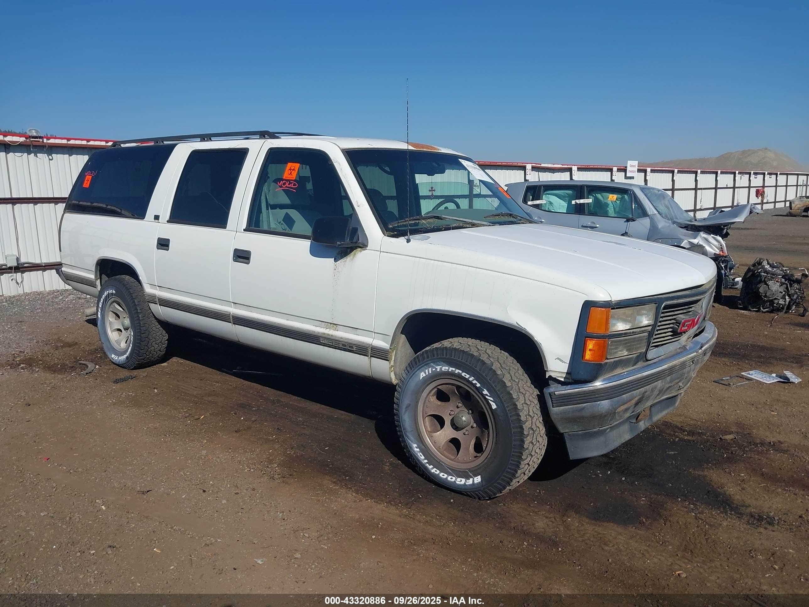 1996 GMC Suburban, VIN 3GKFK16R0TG511406 — All over