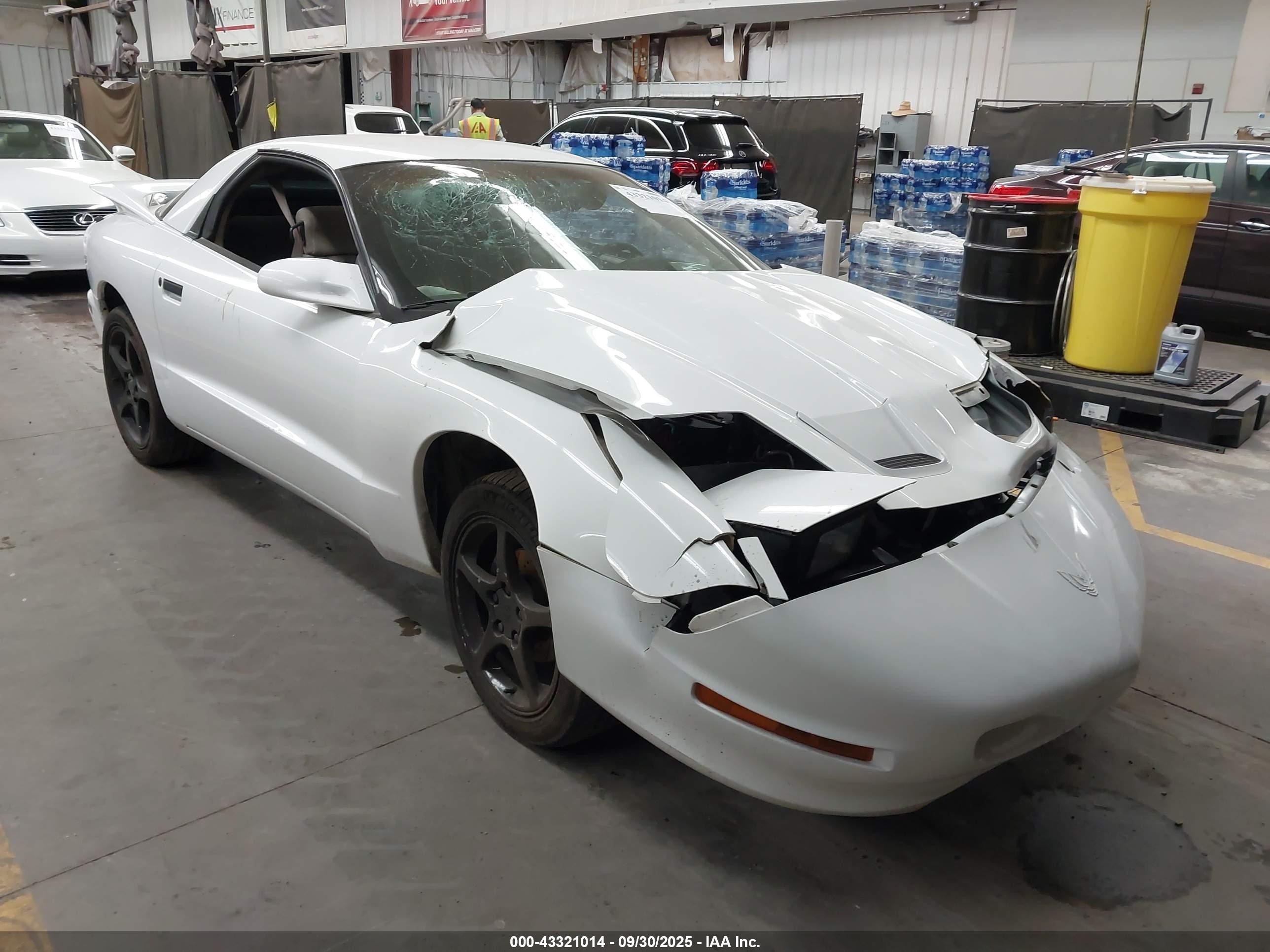 1997 Pontiac Firebird Formula, VIN 2G2FV22P7V2210817 — Front end