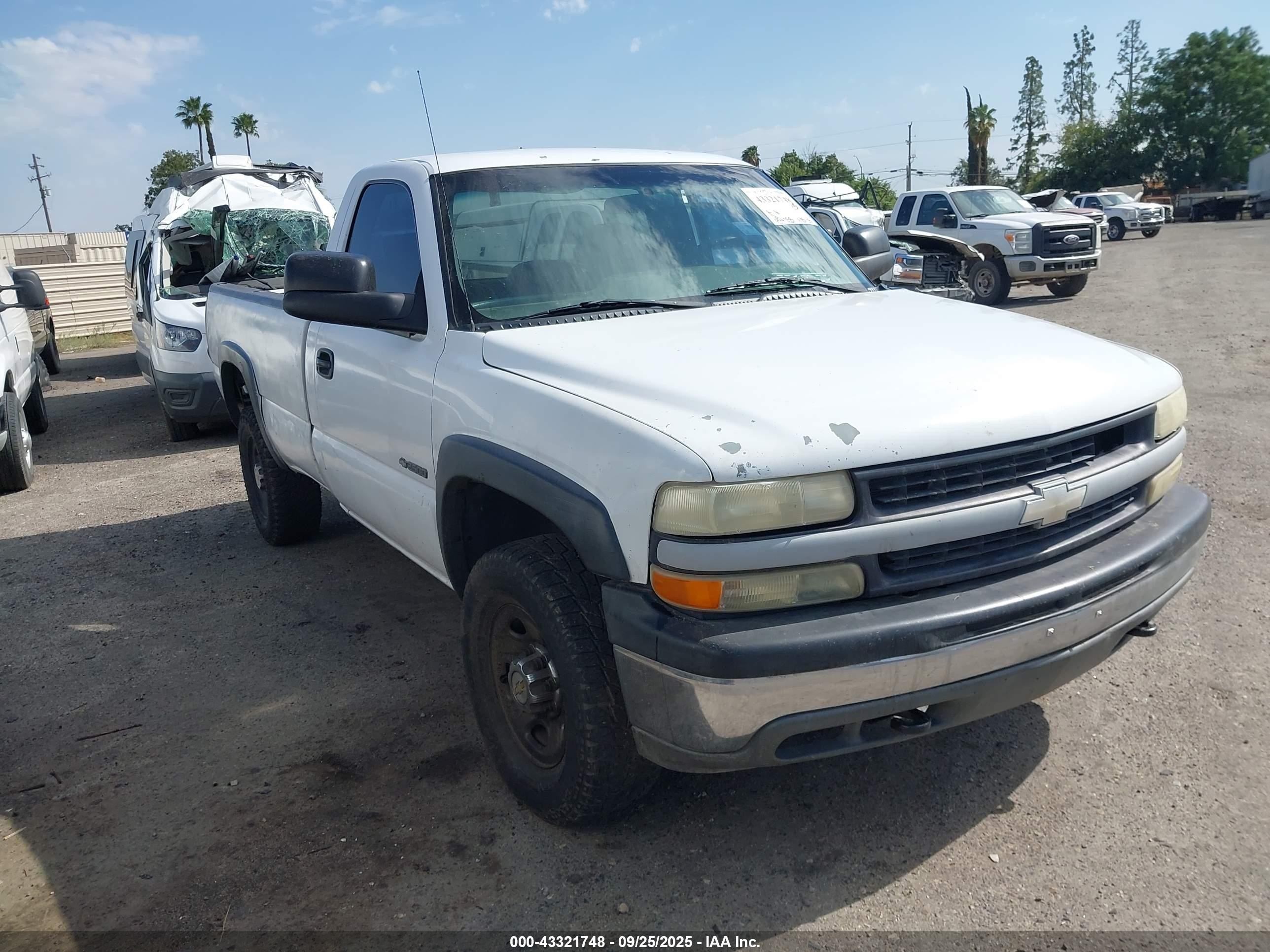 2002 Chevrolet Silverado 2500 LS, VIN 1GCGC24U22Z224741 — Side