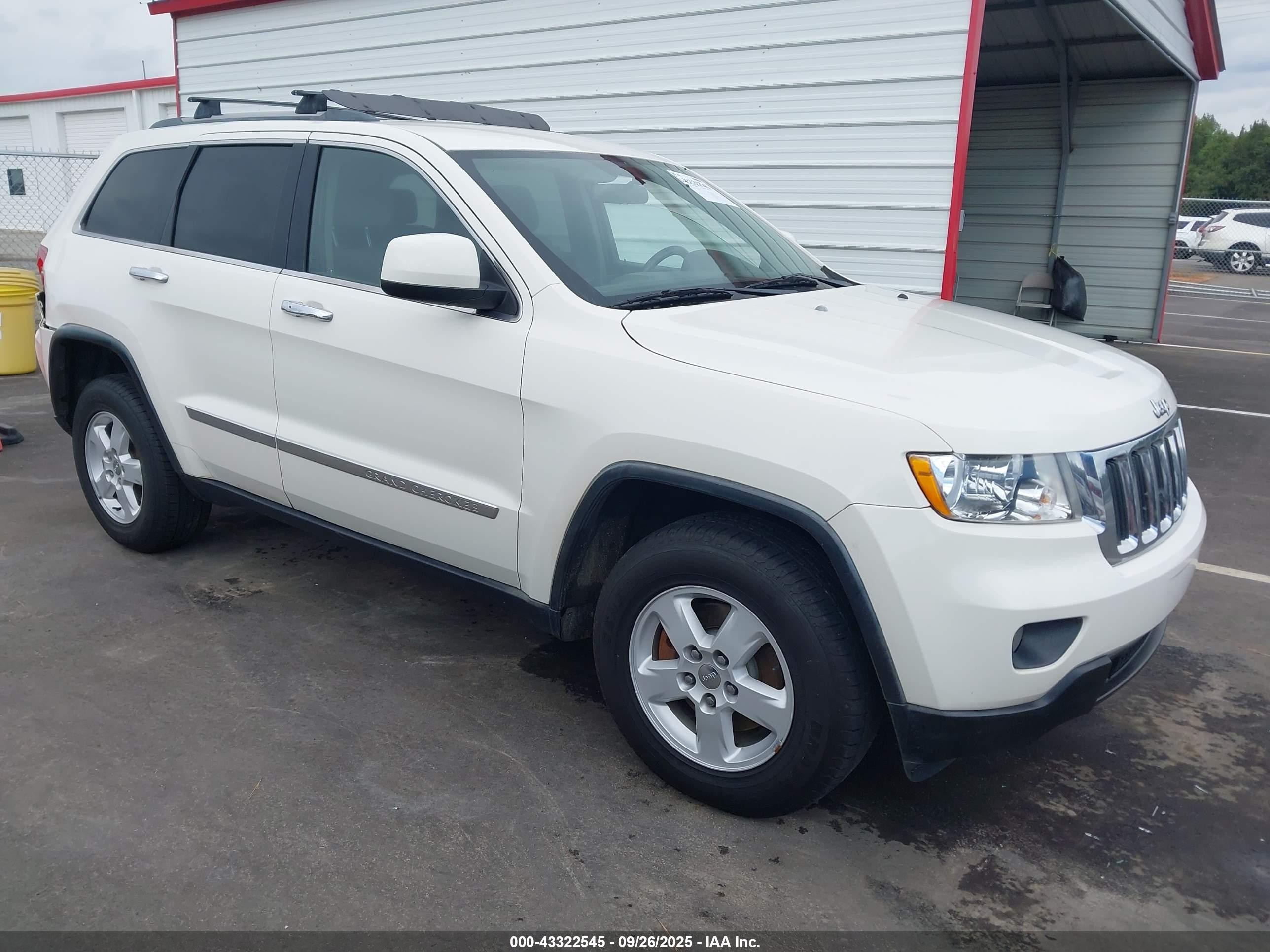 2011 Jeep Grand Cherokee Laredo, VIN 1J4RS4GG0BC557174 — Rear end