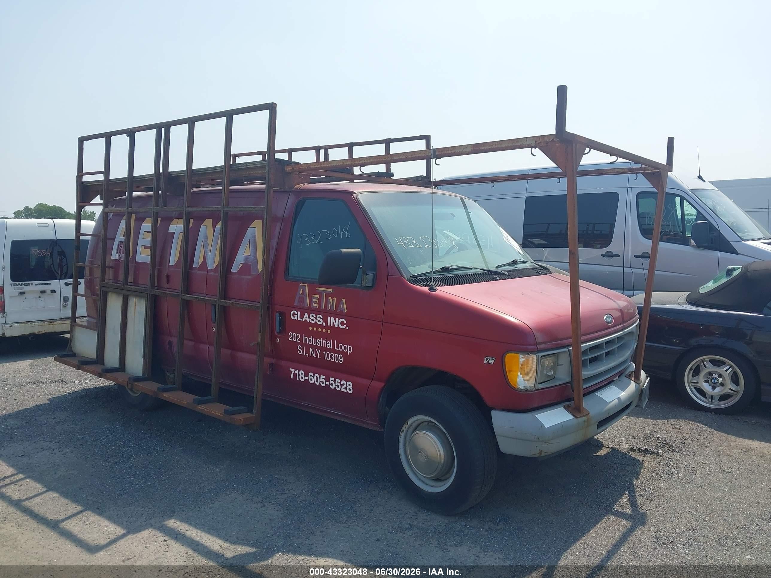 2000 Ford Econoline Cargo, VIN 1FTNE24L1YHA32475 — Front end