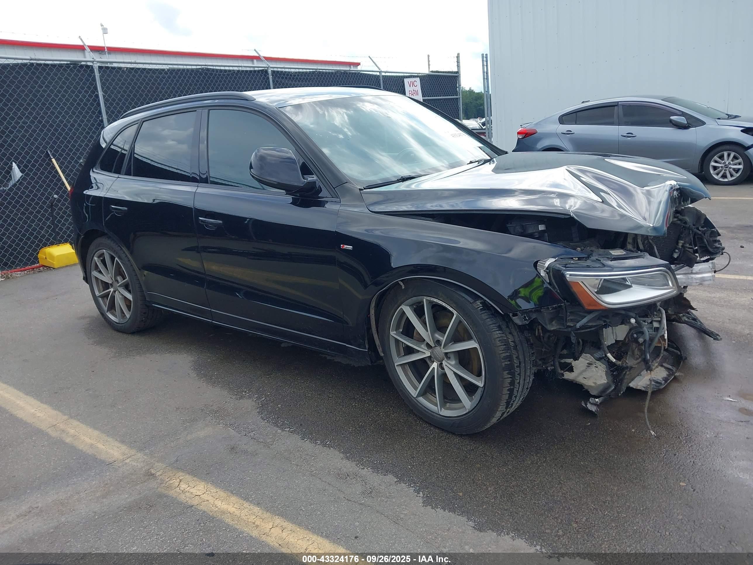 2016 Audi Q5 Premium Plus, VIN WA1D7AFP1GA127023 — Front end