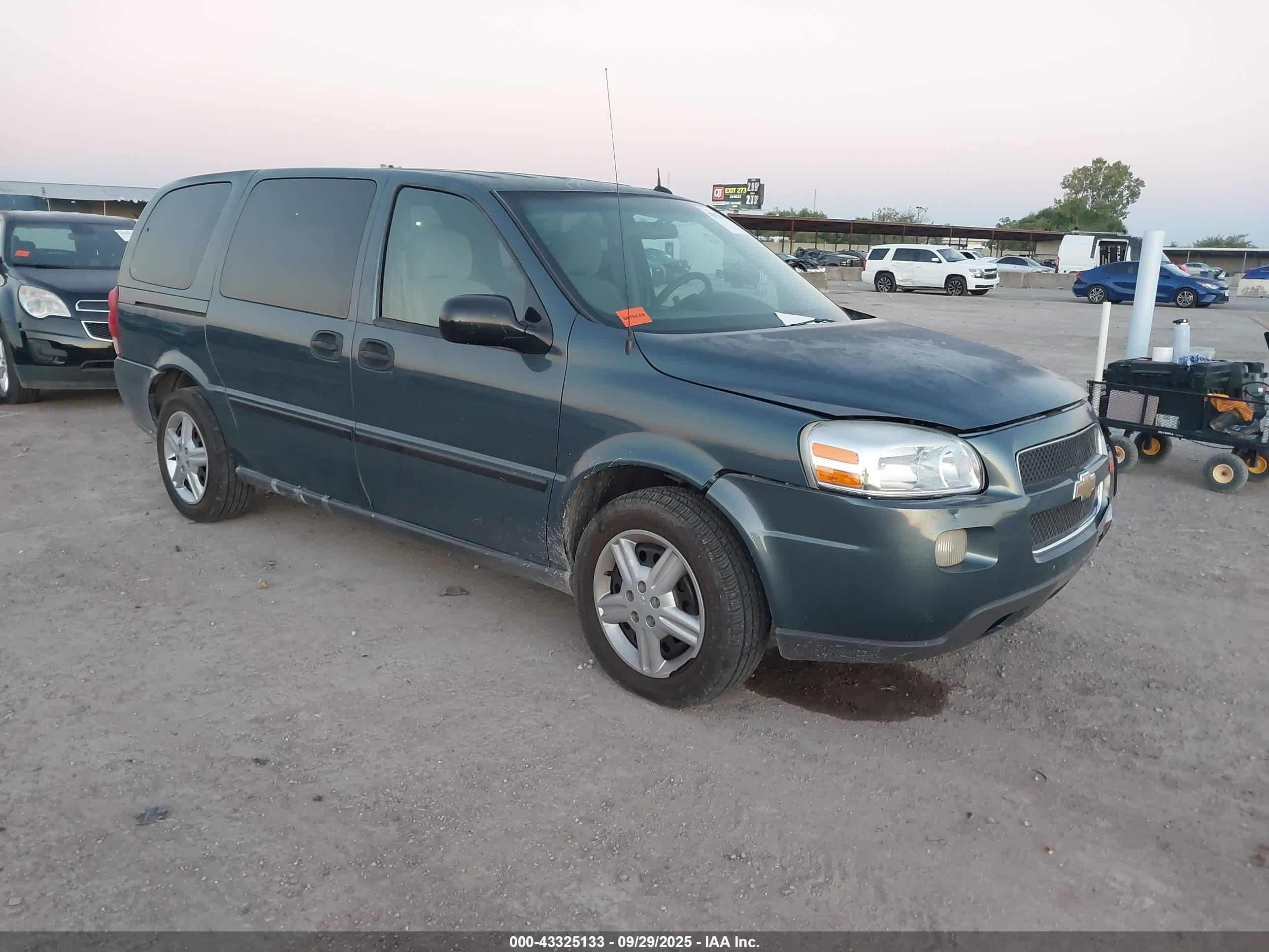 2005 Chevrolet Uplander, VIN 1GNDV03L45D234514 — Front end