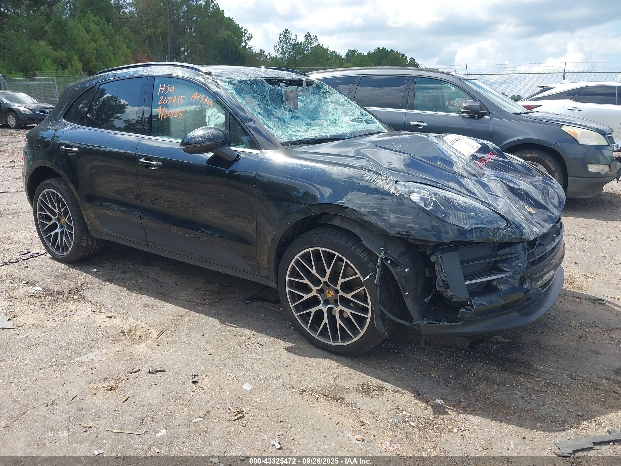 2019 Porsche Macan, VIN WP1AA2A55KLB01378 — Rollover