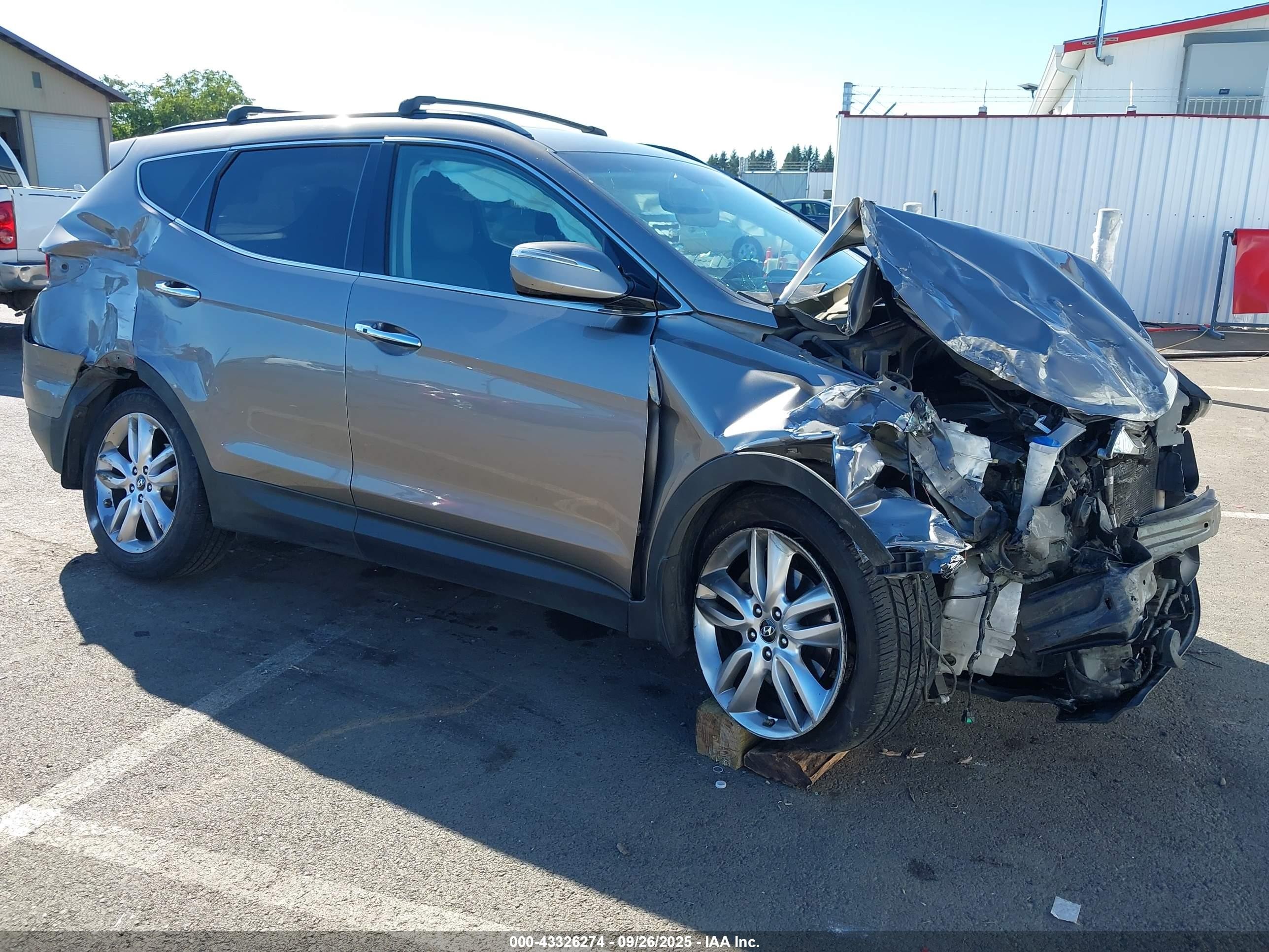 2013 Hyundai Santa Fe Sport, VIN 5XYZUDLA3DG077162 — Front end