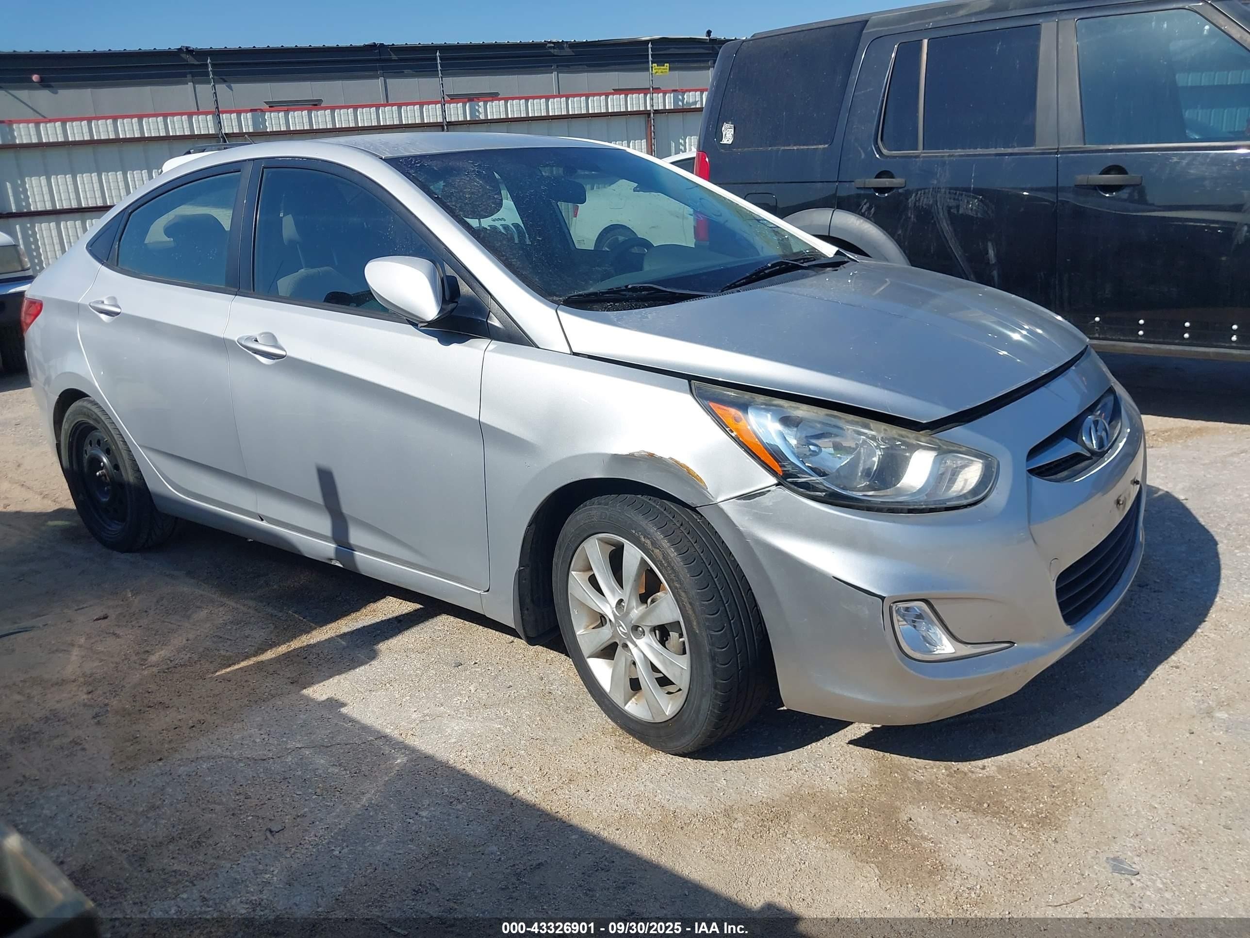 2013 Hyundai Accent GLS, VIN KMHCU4AE8DU451500 — Front end