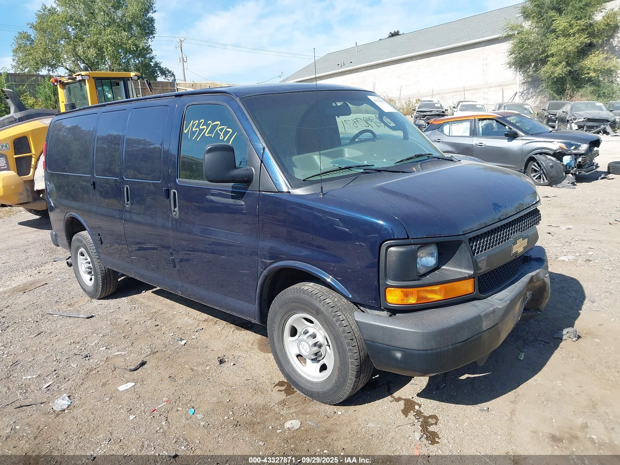 2016 Chevrolet Express 2500, VIN 1GCWGAHG5G1118997 — Front end