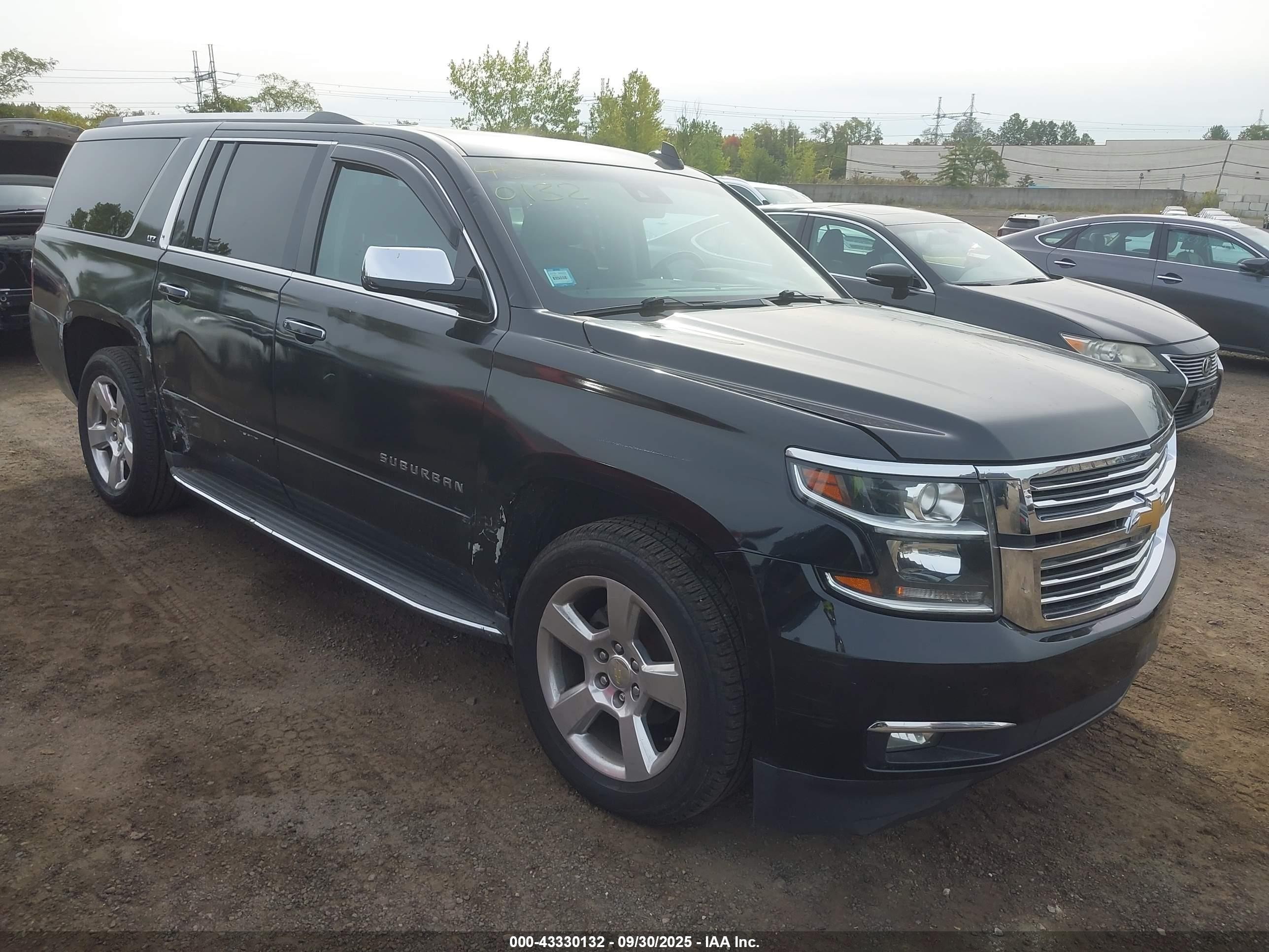 2015 Chevrolet Suburban LTZ, VIN 1GNSKKKC2FR605574 — Side