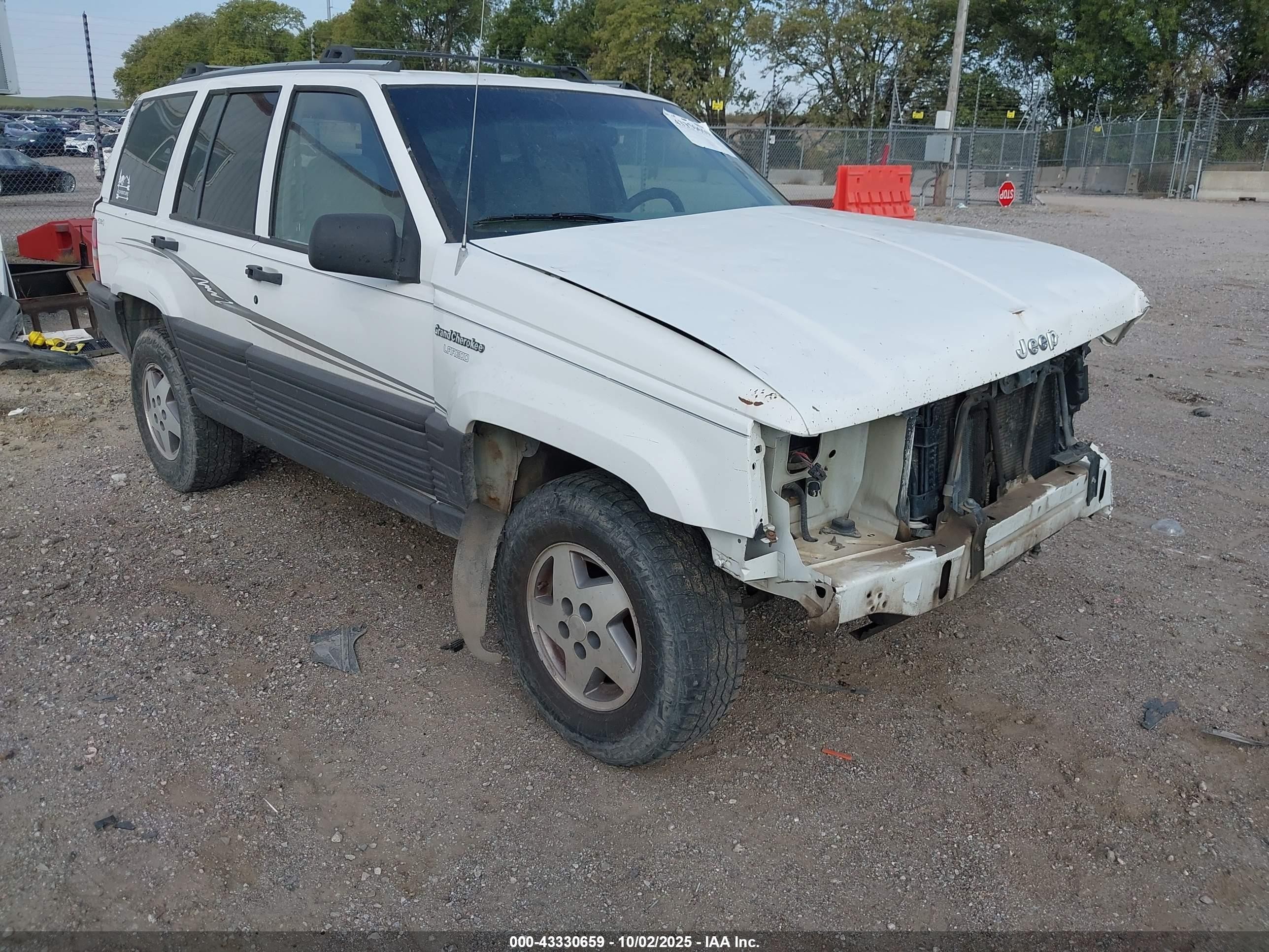 1995 Jeep Grand Cherokee Laredo, VIN 1J4GZ58Y2SC582464 — Front end