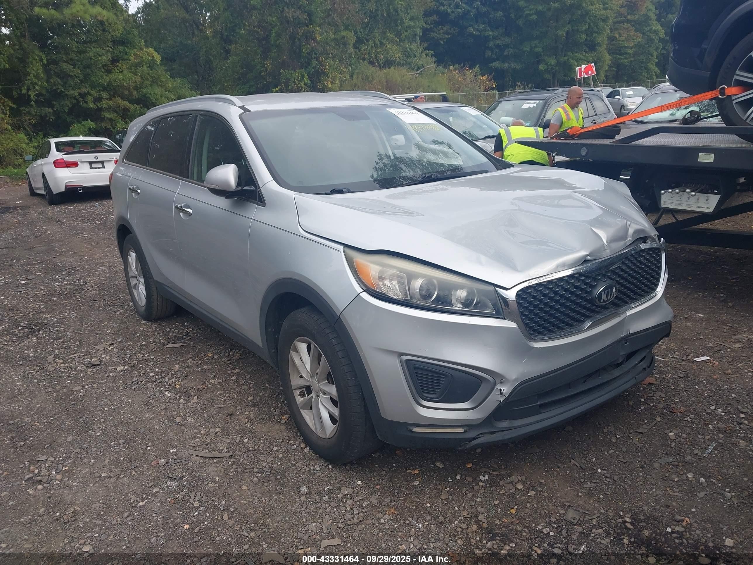 2016 Kia Sorento LX, VIN 5XYPG4A36GG026942 — Front end
