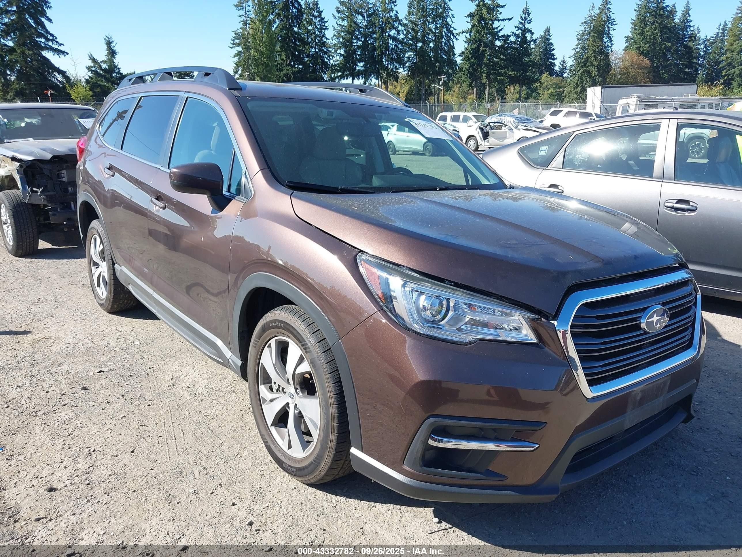 2021 Subaru Ascent Premium, VIN 4S4WMAFD9M3468419 — Front end