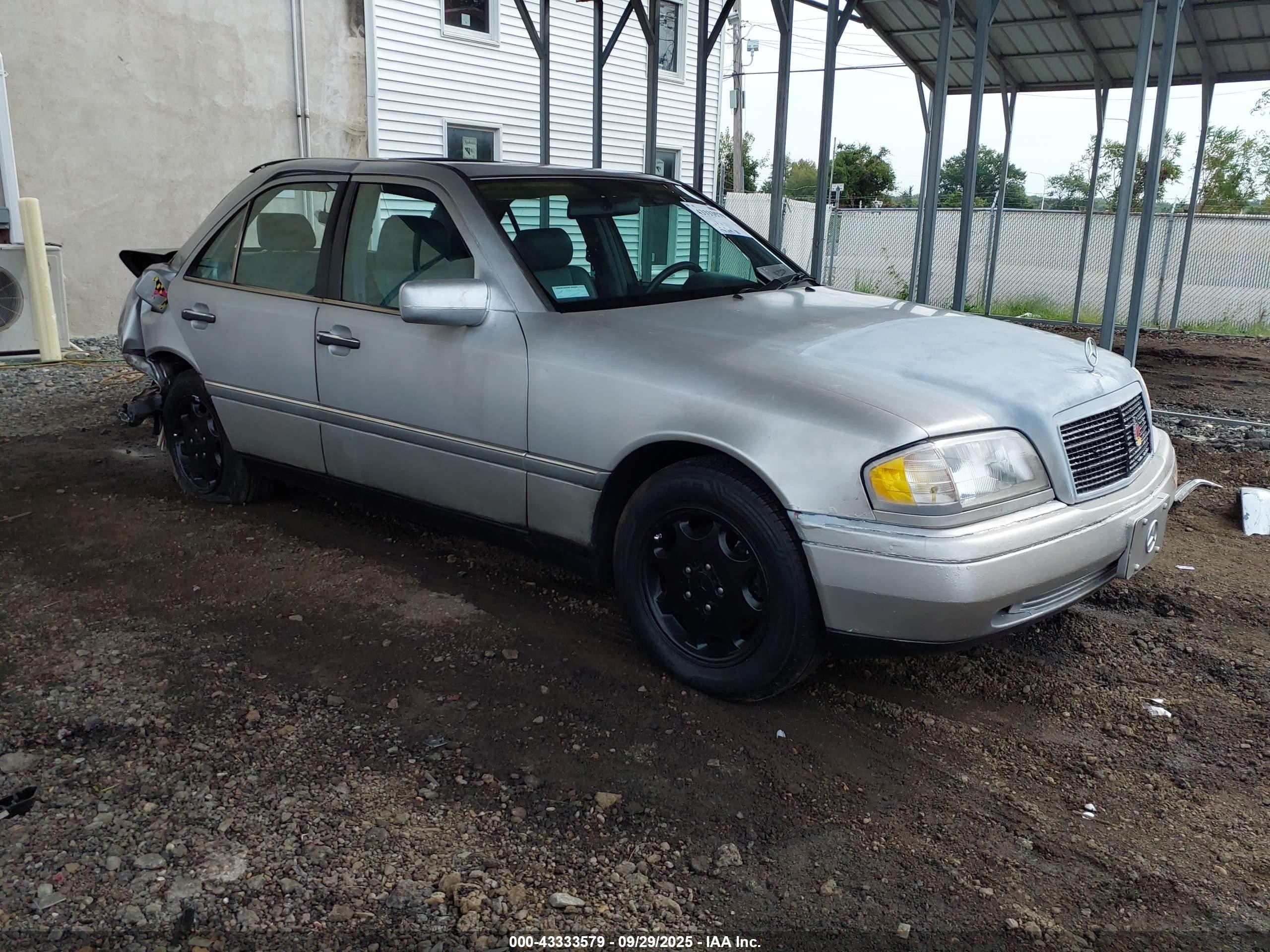1995 Mercedes-Benz C 2.8L, VIN WDBHA28E5SF233687 — Rear end