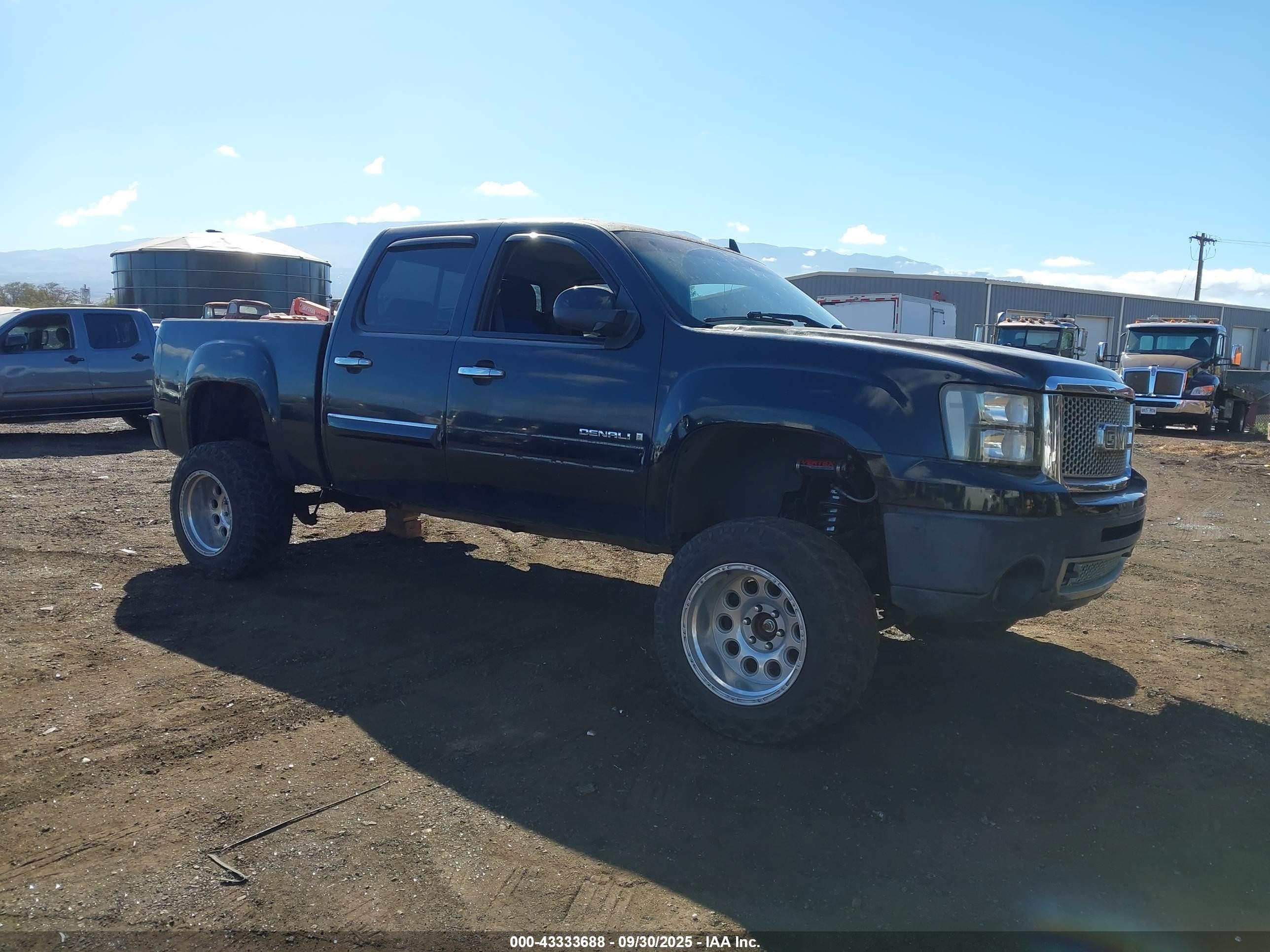 2008 GMC Sierra Denali, VIN 2GTEK638281255351 — Rear end