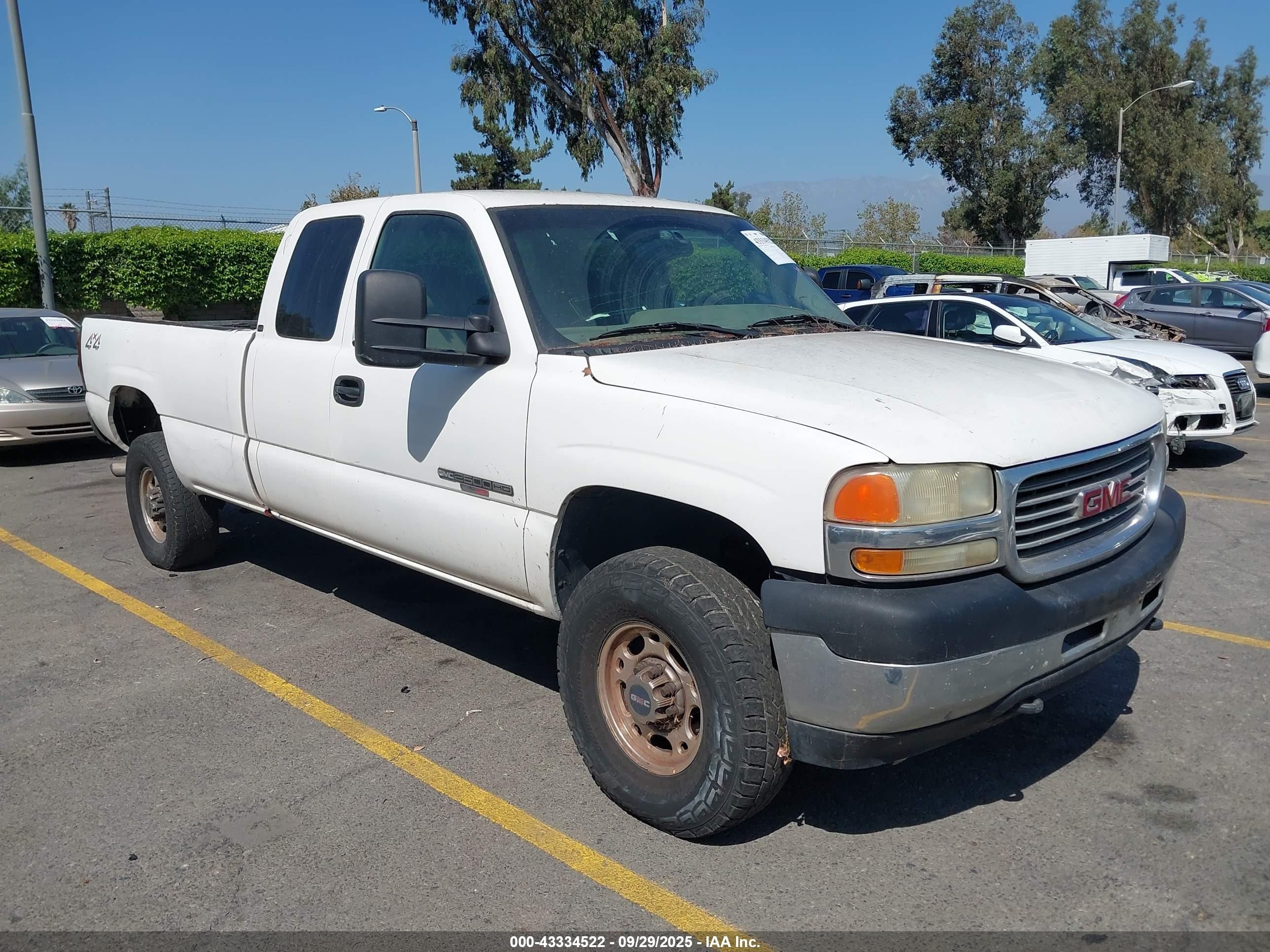 2002 GMC Sierra 2500HD SLE, VIN 1GTHC29102E170060 — Rear end