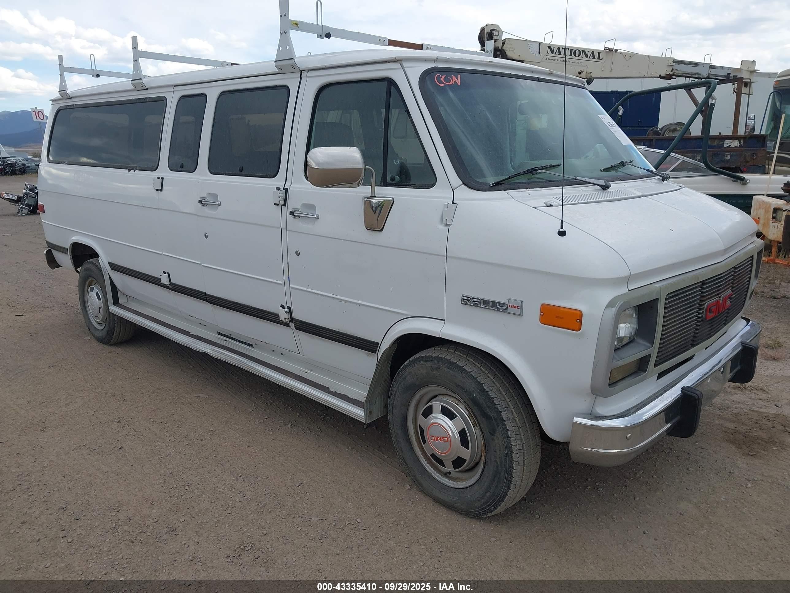 1996 GMC Rally, VIN 1GJGG39K9TF506596 — Rear end