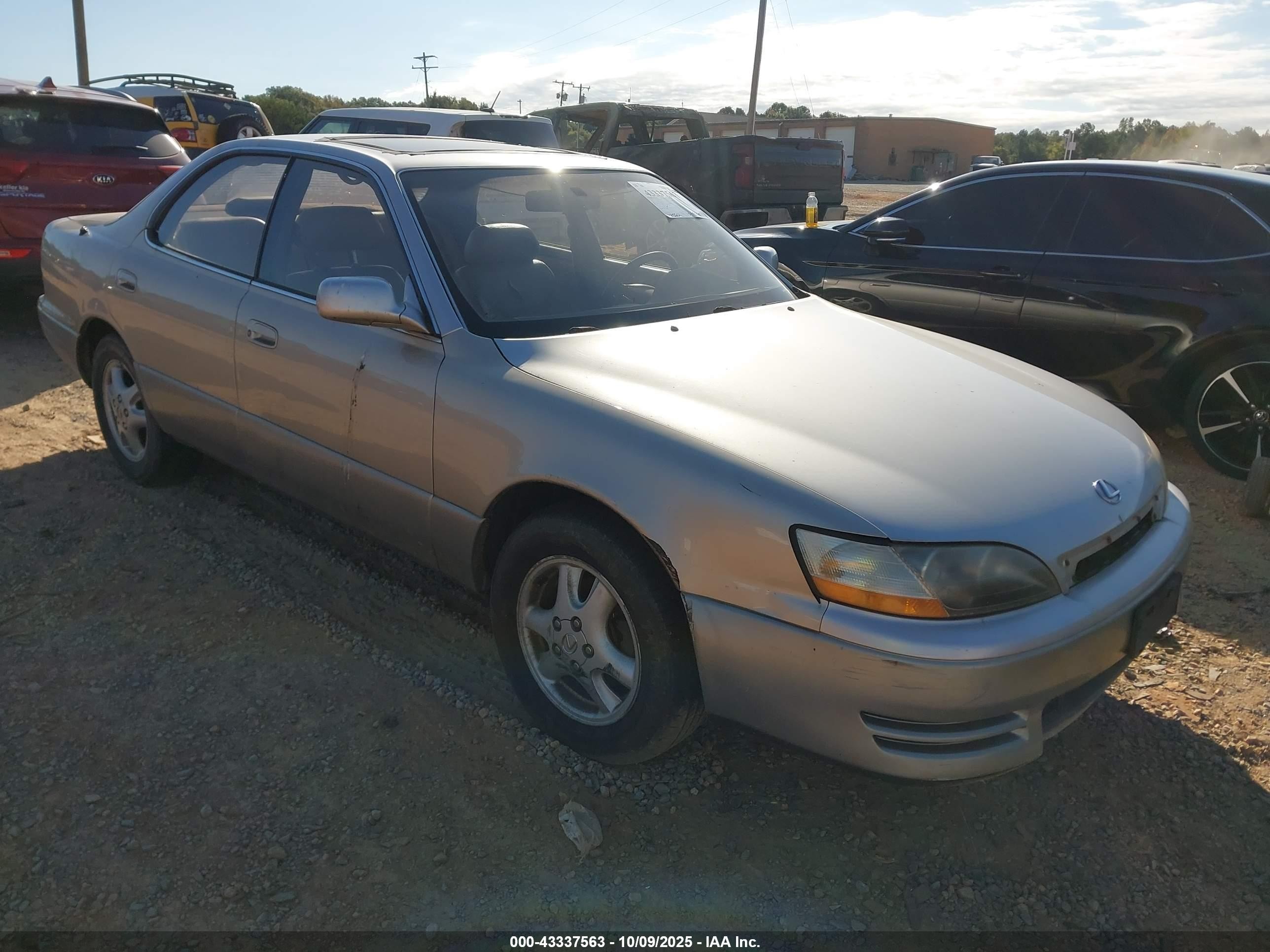 1995 Lexus ES 300, VIN JT8GK13T1S0123439 — Normal wear