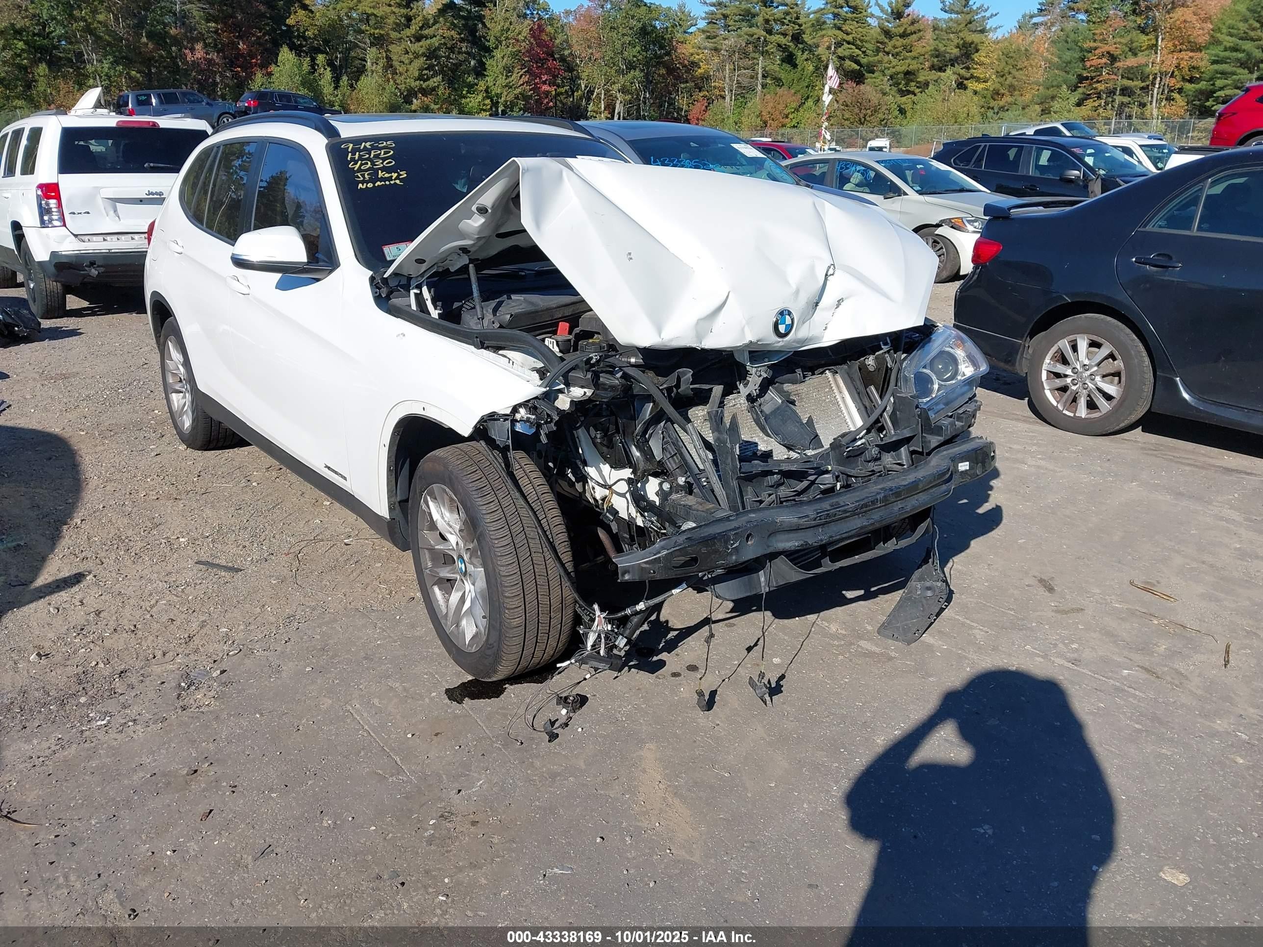 2015 BMW X1 xDrive28i, VIN WBAVL1C56FVY34230 — Front end