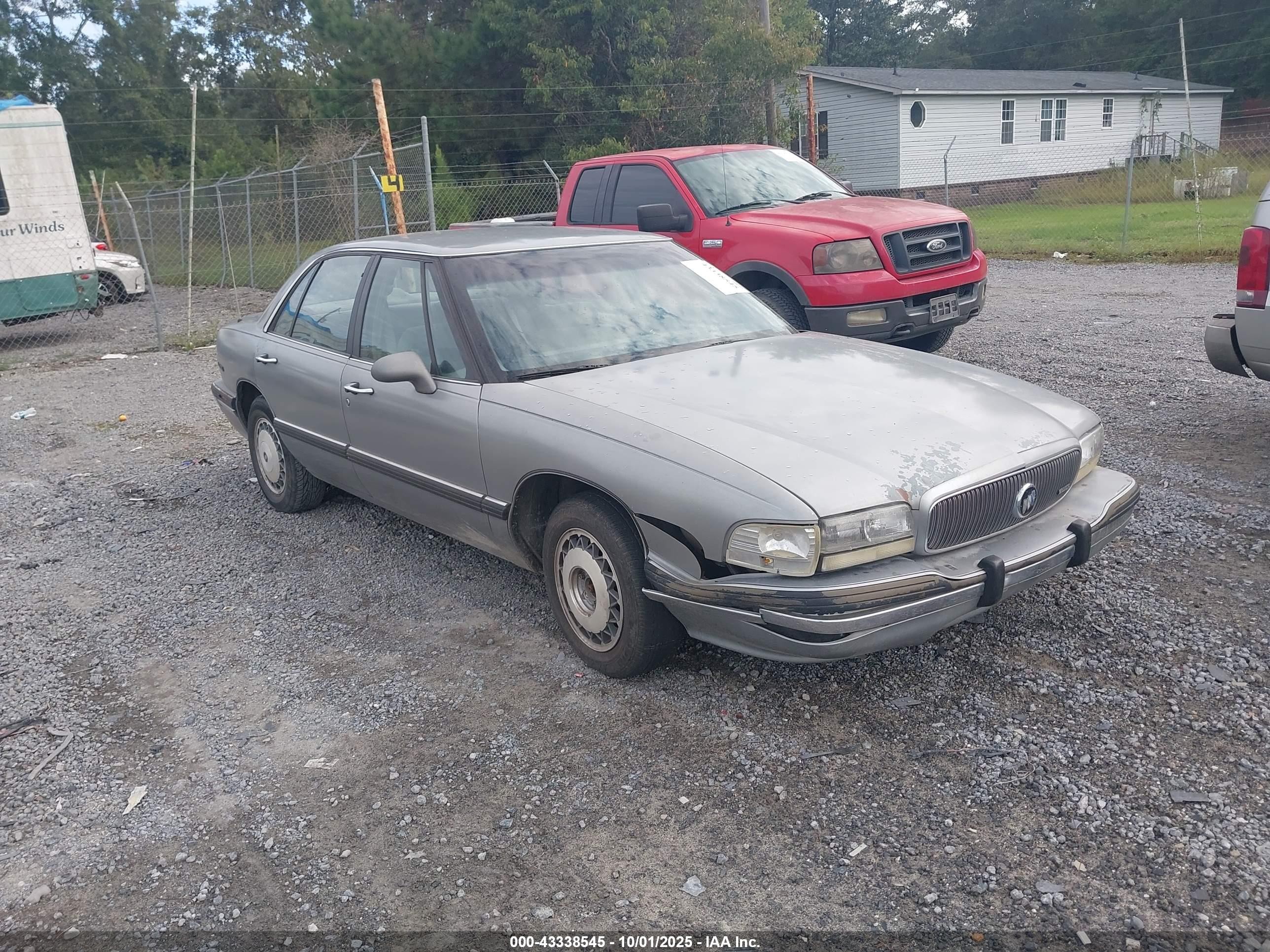 1993 Buick LeSabre 90th Anniversary Edition, VIN 1G4HP53L8PH460631 — Перед