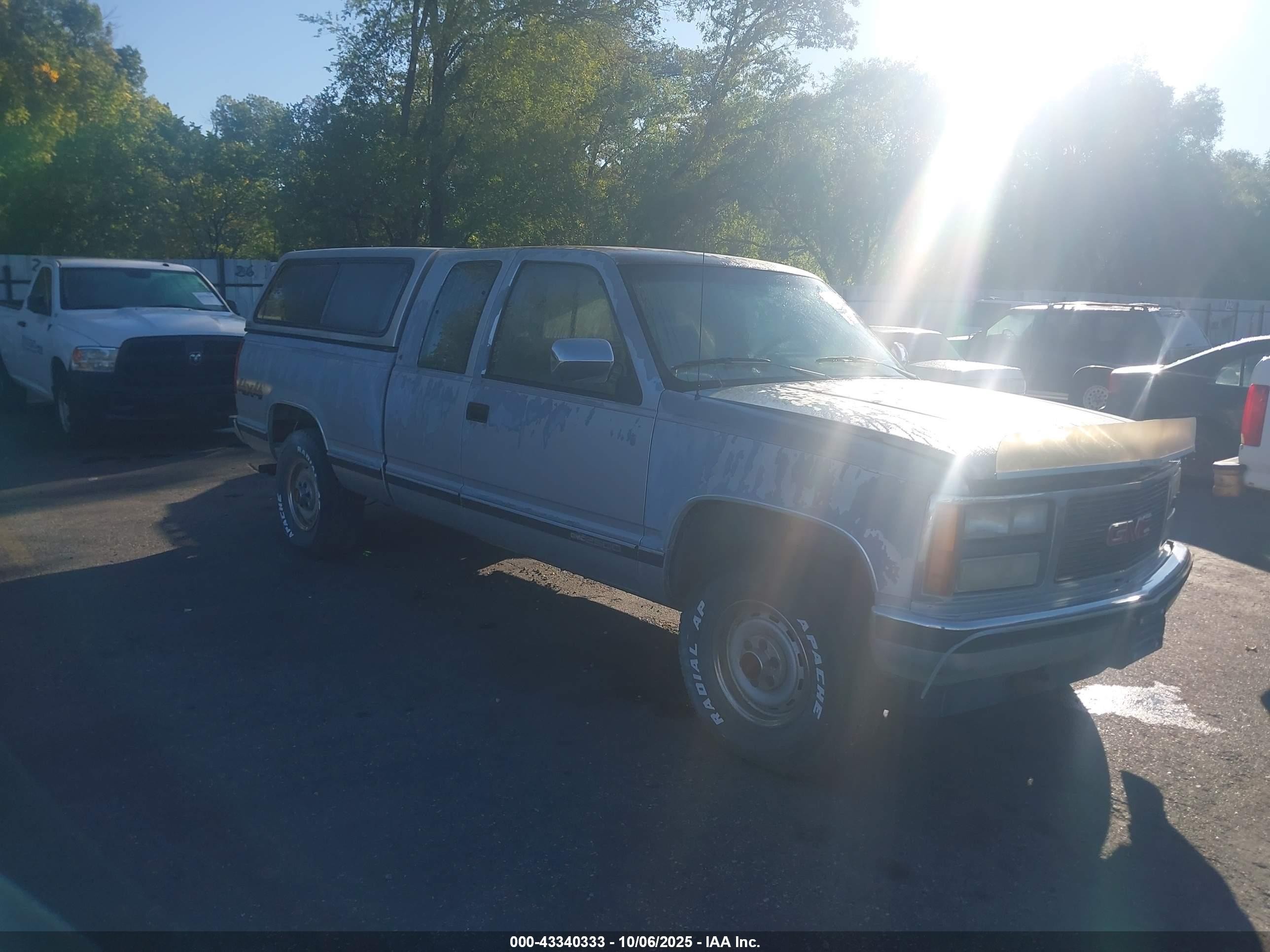 1992 GMC Sierra 2500, VIN 2GTFK29K5N1526110 — All over