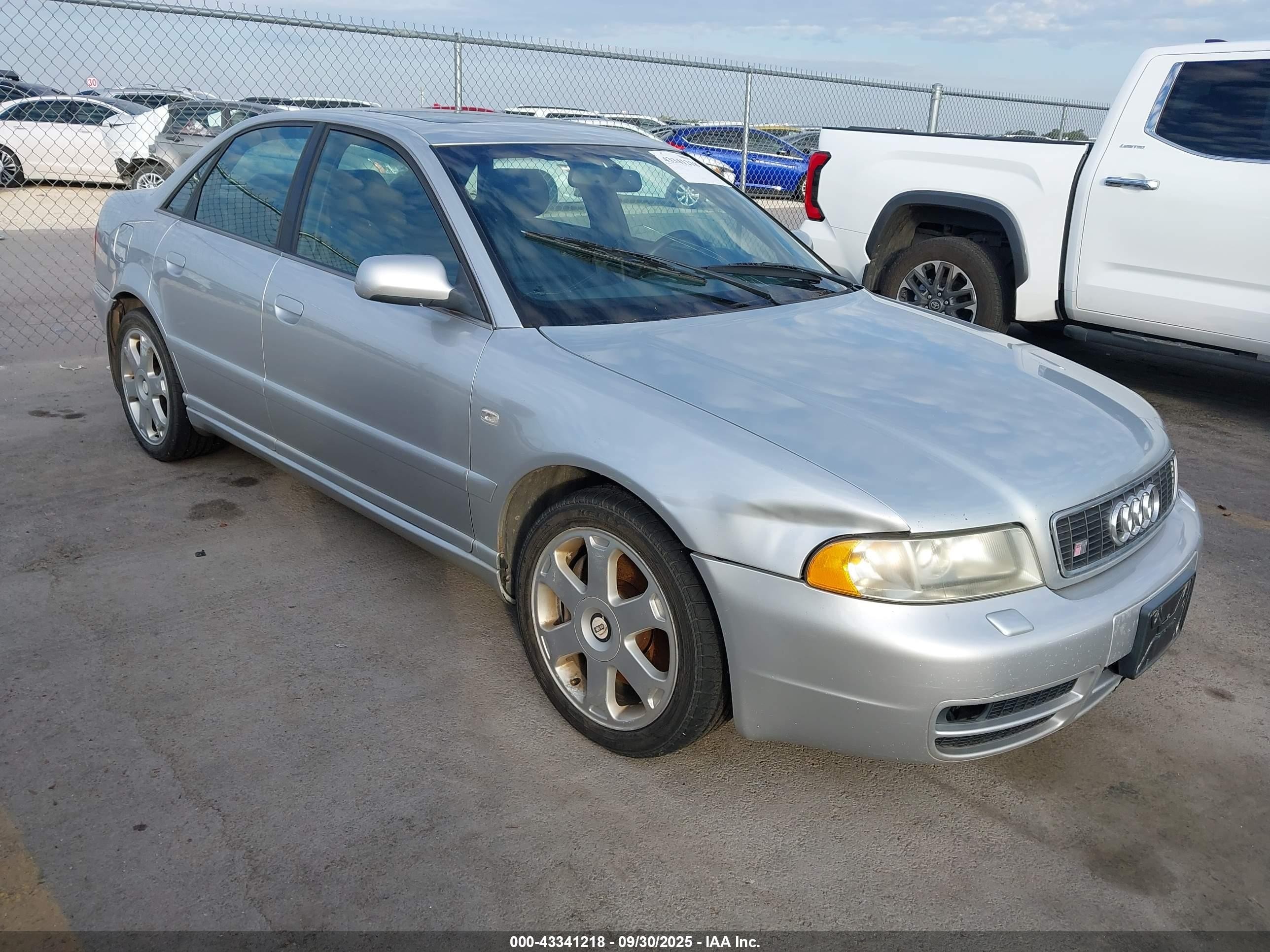 2001 Audi S4, VIN WAURD68D71A002620 — Перед