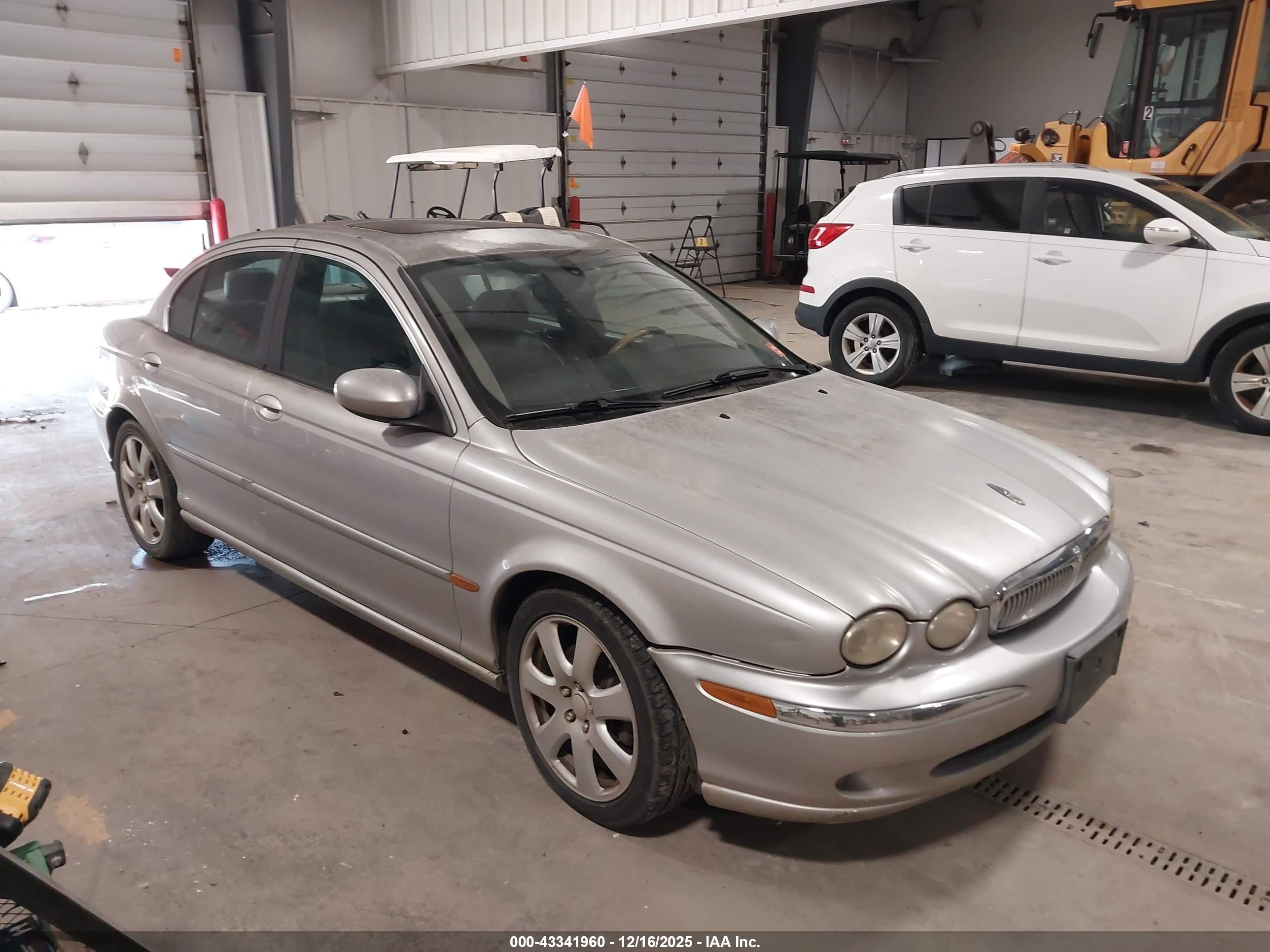 2005 Jaguar X-Type 3.0L, VIN SAJWA51A25WE59938 — Normal wear