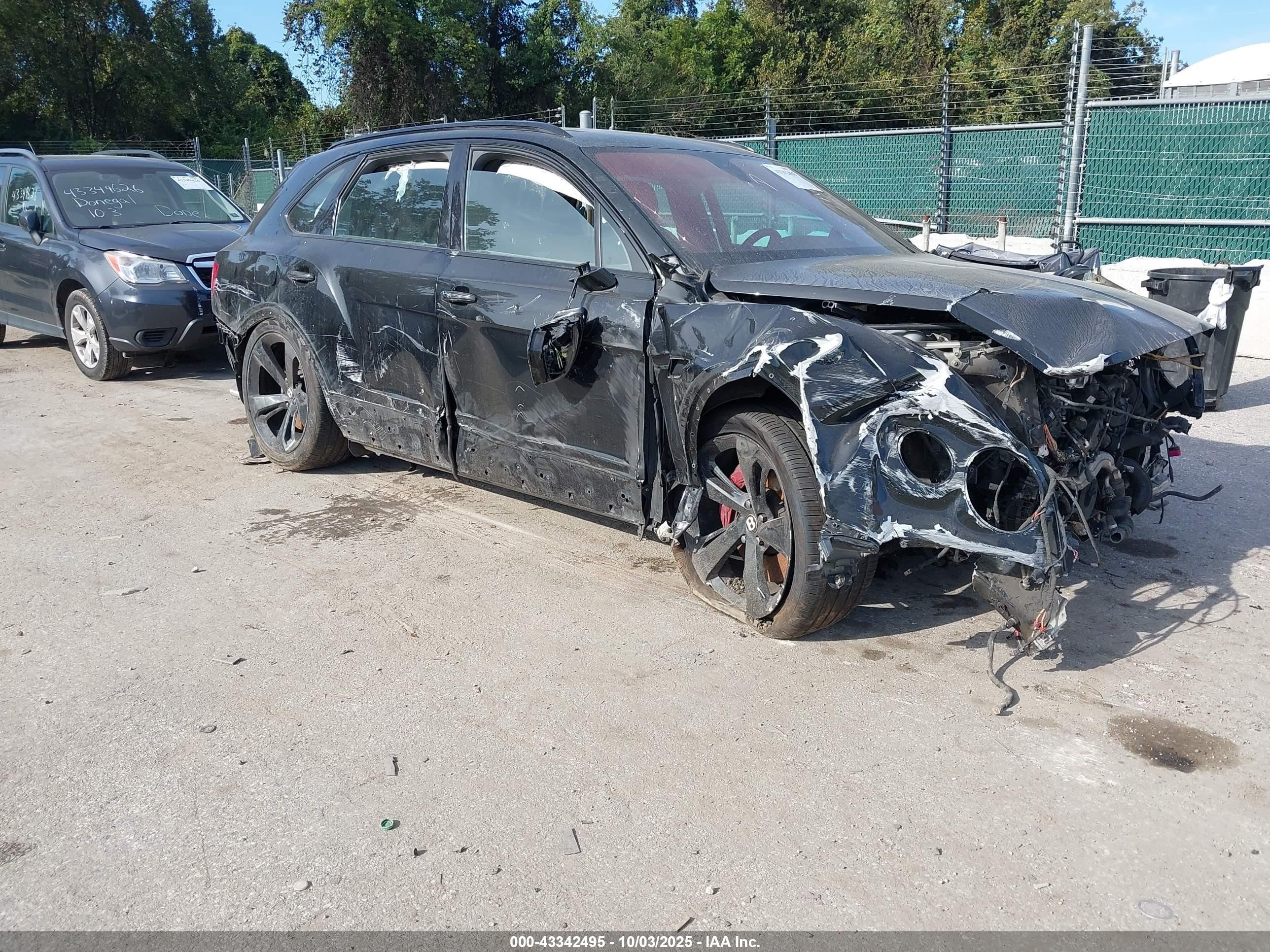 2019 Bentley Bentayga V8, VIN SJAAM2ZV1KC026404 — All over