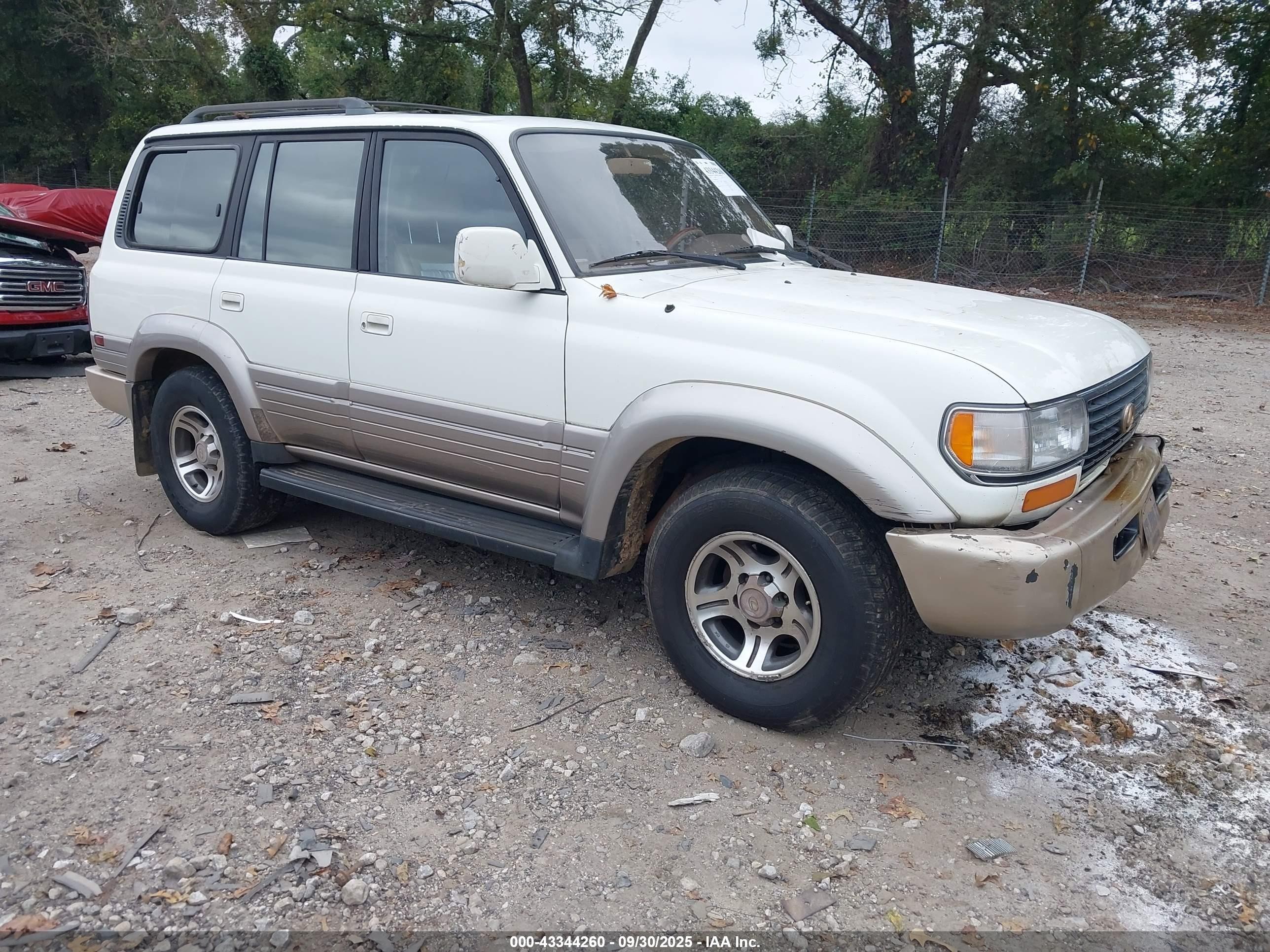1997 Lexus LX 450, VIN JT6HJ88J6V0182393 — Front end