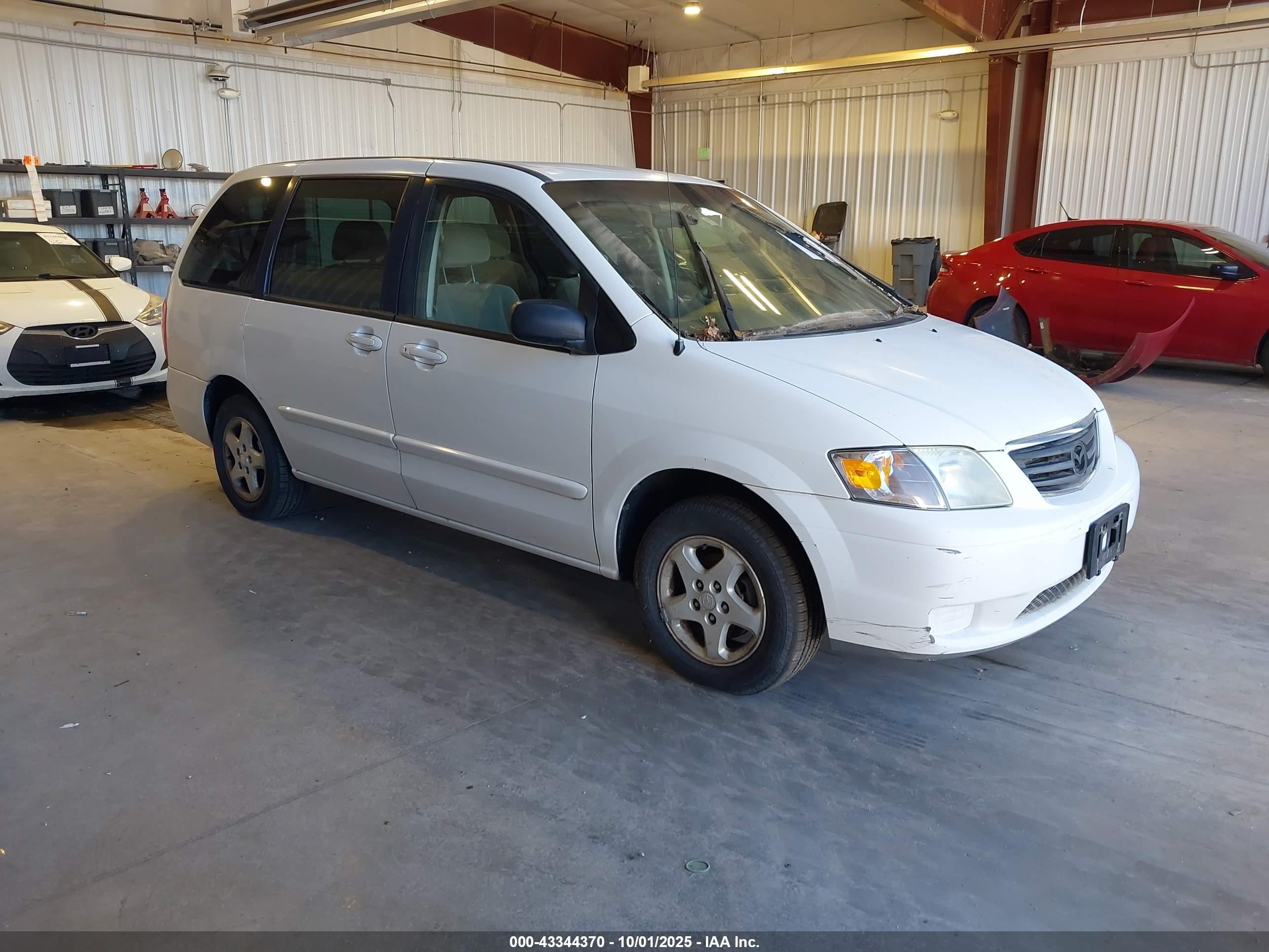 2001 Mazda MPV DX, VIN JM3LW28YX10198953 — Front end