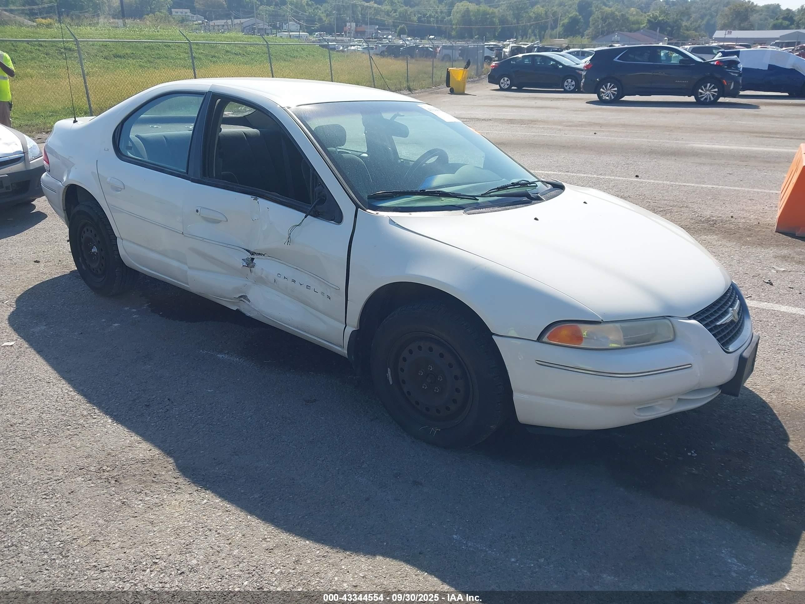 2000 Chrysler Cirrus LX, VIN 1C3EJ46XXYN198541 — Front end