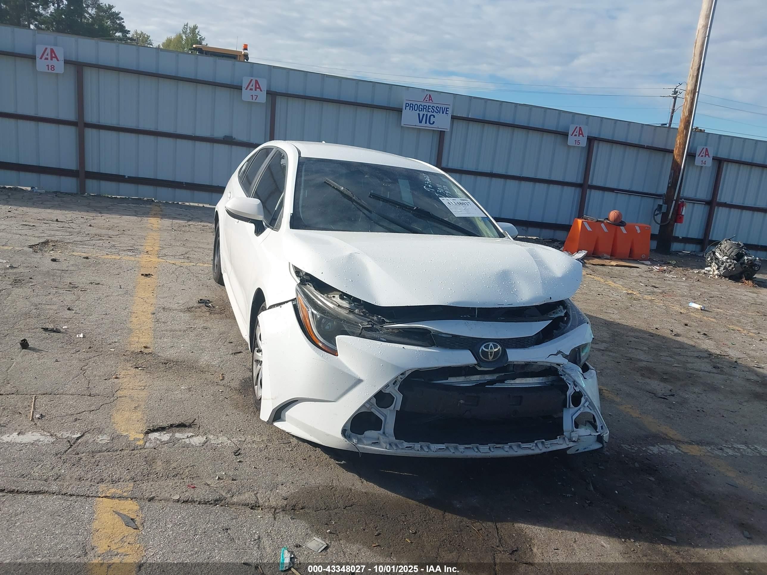 2020 Toyota Corolla LE, VIN 5YFEPRAE6LP037838 — Перед